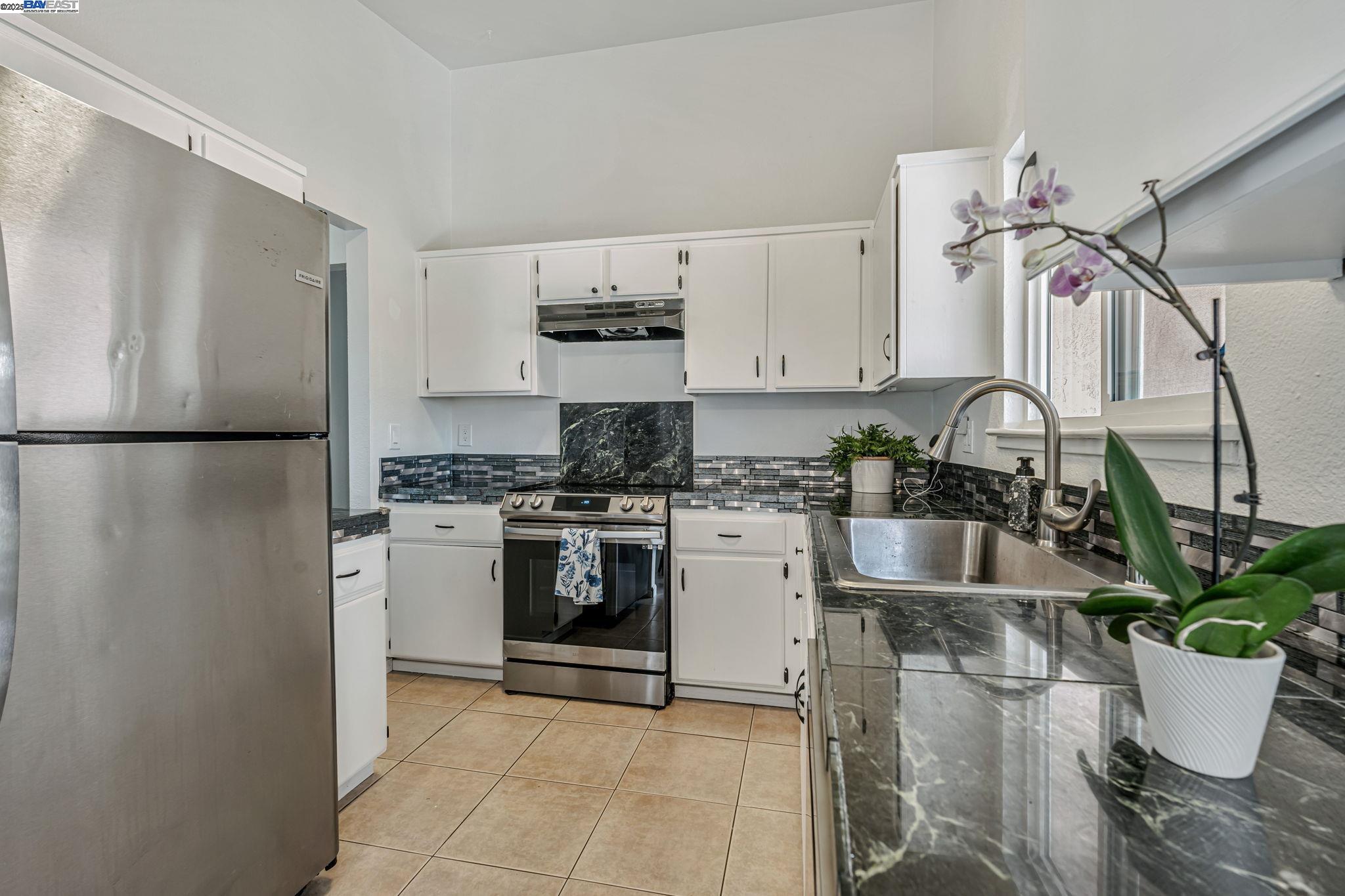 Detail Gallery Image 11 of 34 For 755 Joranollo Dr, Tracy,  CA 95376 - 2 Beds | 2 Baths