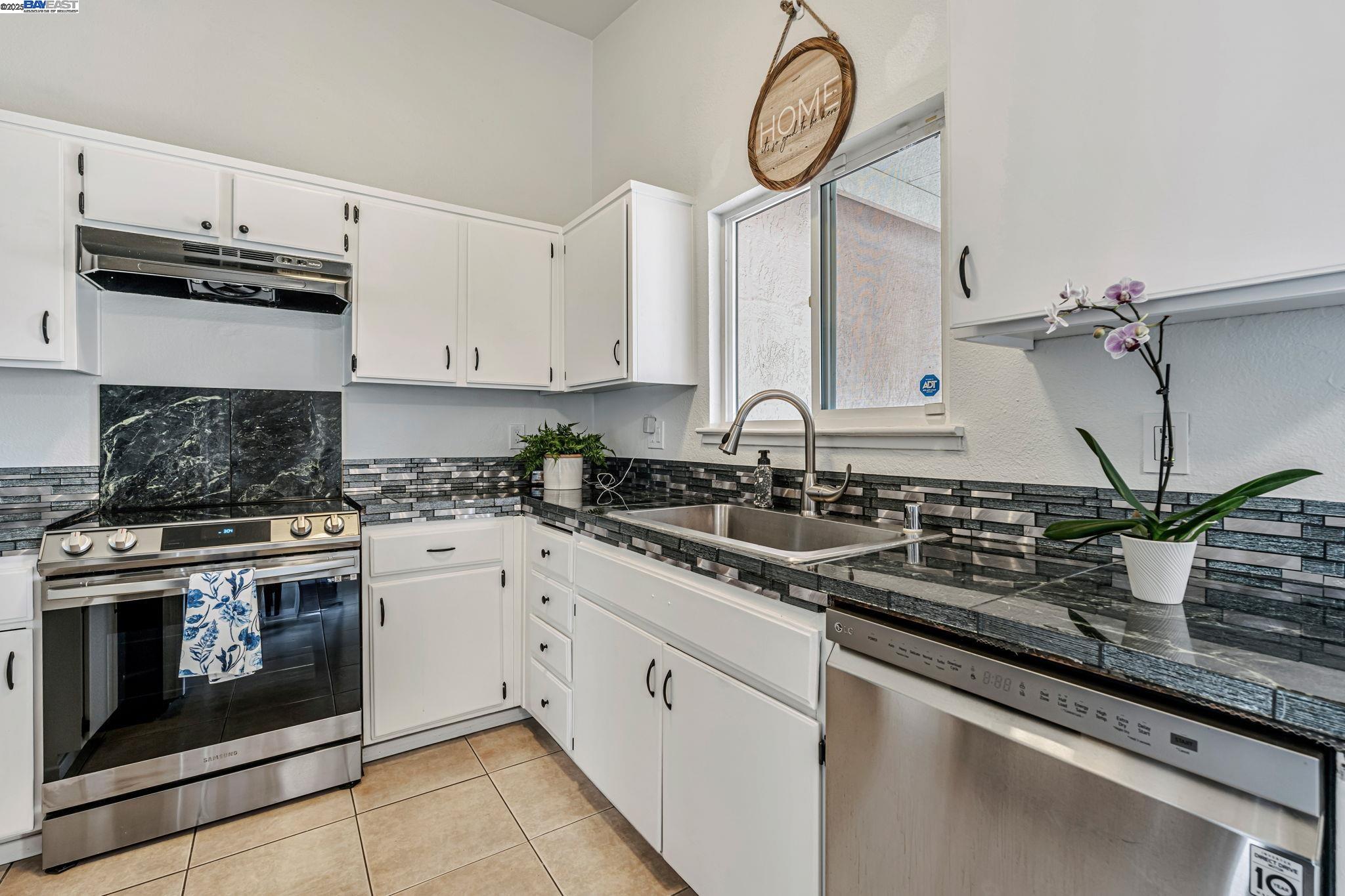 Detail Gallery Image 12 of 34 For 755 Joranollo Dr, Tracy,  CA 95376 - 2 Beds | 2 Baths