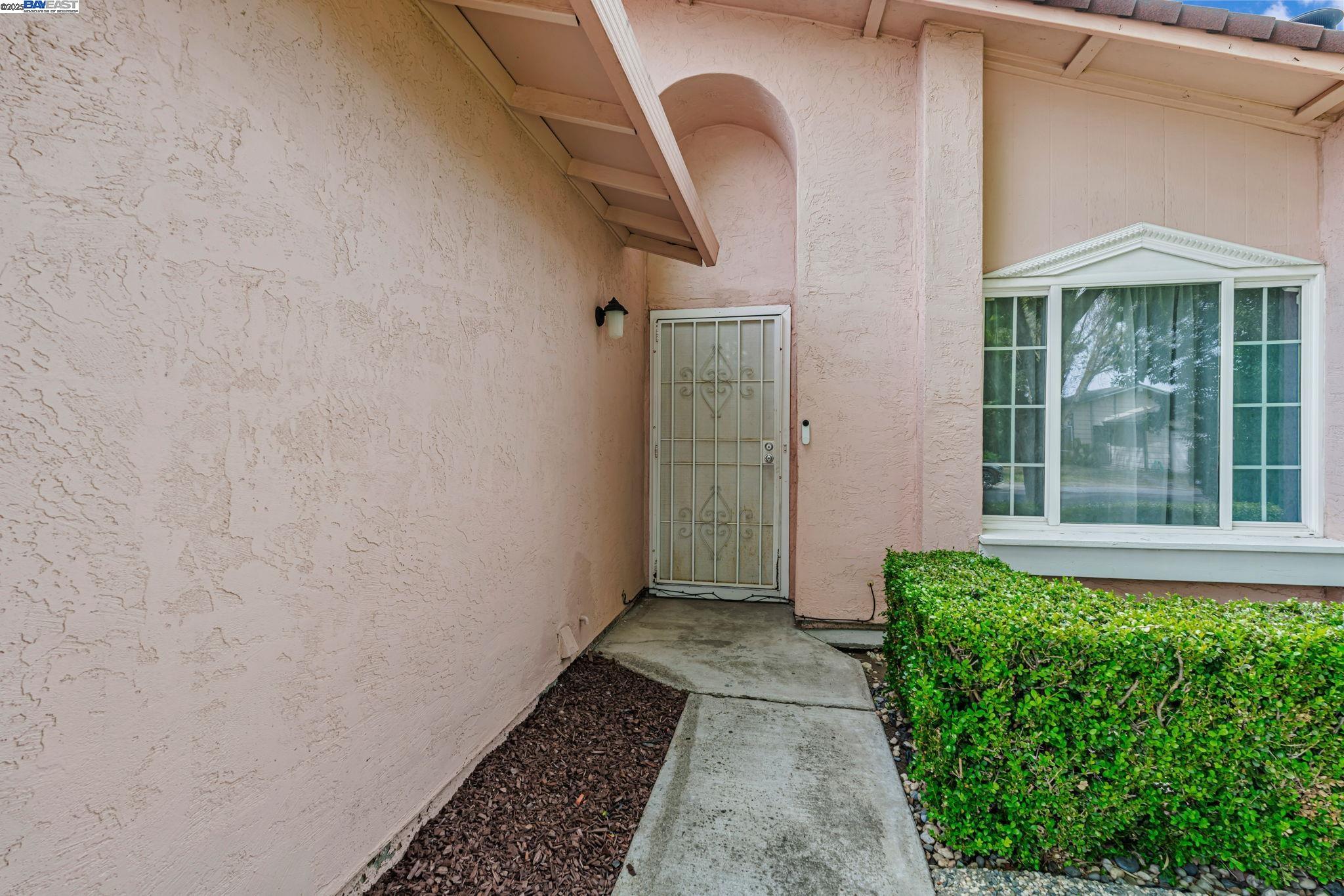 Detail Gallery Image 3 of 34 For 755 Joranollo Dr, Tracy,  CA 95376 - 2 Beds | 2 Baths