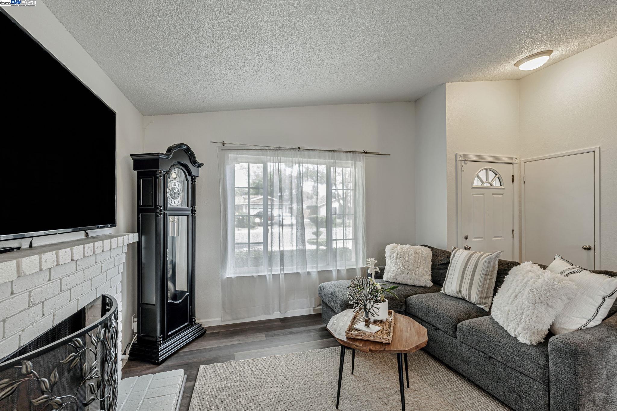 Detail Gallery Image 6 of 34 For 755 Joranollo Dr, Tracy,  CA 95376 - 2 Beds | 2 Baths