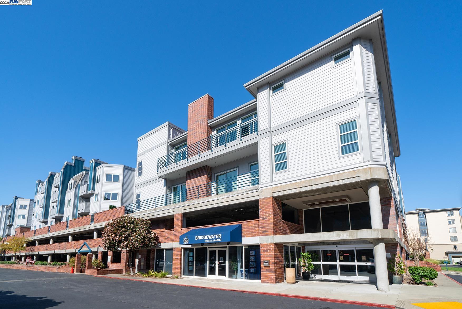Detail Gallery Image 1 of 40 For 6400 Christie Ave #4319,  Emeryville,  CA 94608 - 1 Beds | 1 Baths