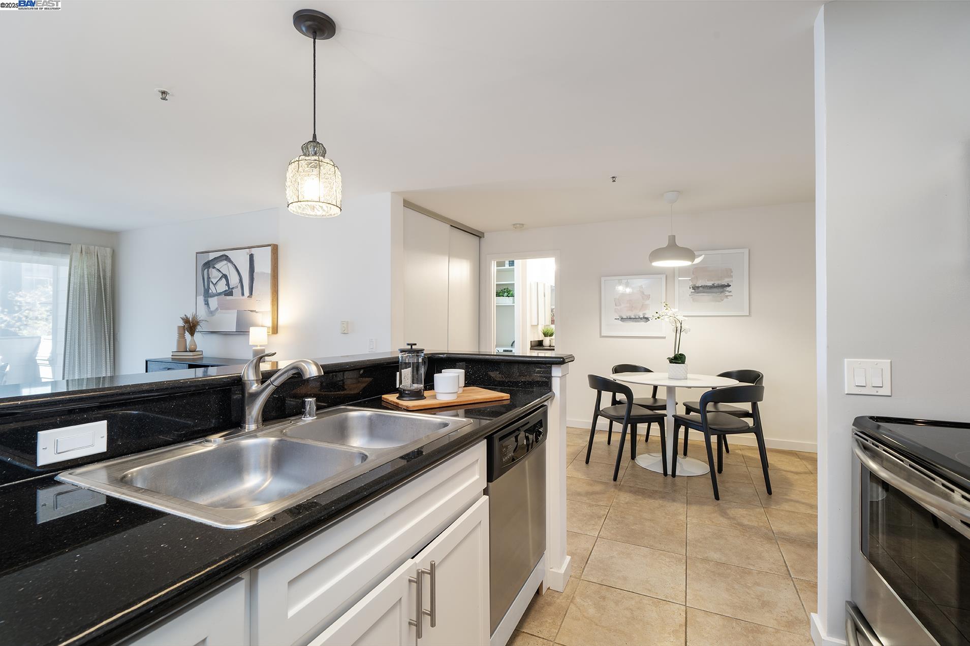 Detail Gallery Image 11 of 40 For 6400 Christie Ave #4319,  Emeryville,  CA 94608 - 1 Beds | 1 Baths