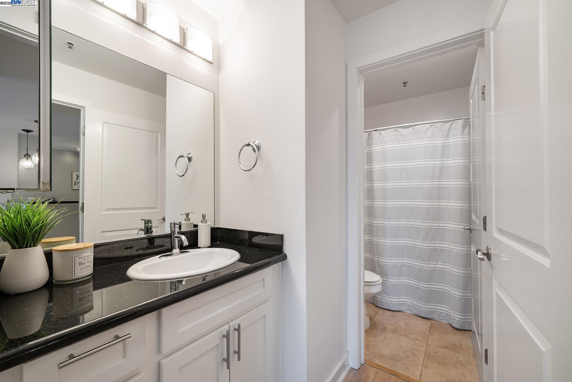 Detail Gallery Image 14 of 40 For 6400 Christie Ave #4319,  Emeryville,  CA 94608 - 1 Beds | 1 Baths