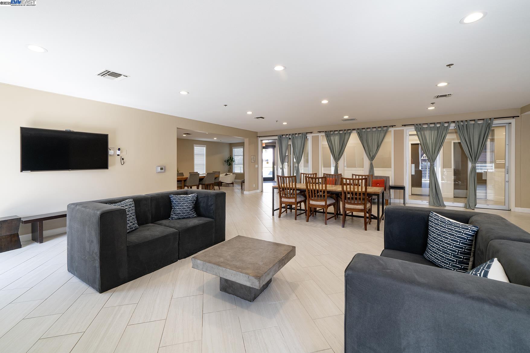 Detail Gallery Image 29 of 40 For 6400 Christie Ave #4319,  Emeryville,  CA 94608 - 1 Beds | 1 Baths