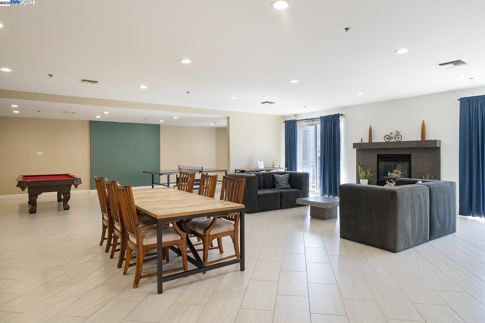 Detail Gallery Image 32 of 40 For 6400 Christie Ave #4319,  Emeryville,  CA 94608 - 1 Beds | 1 Baths