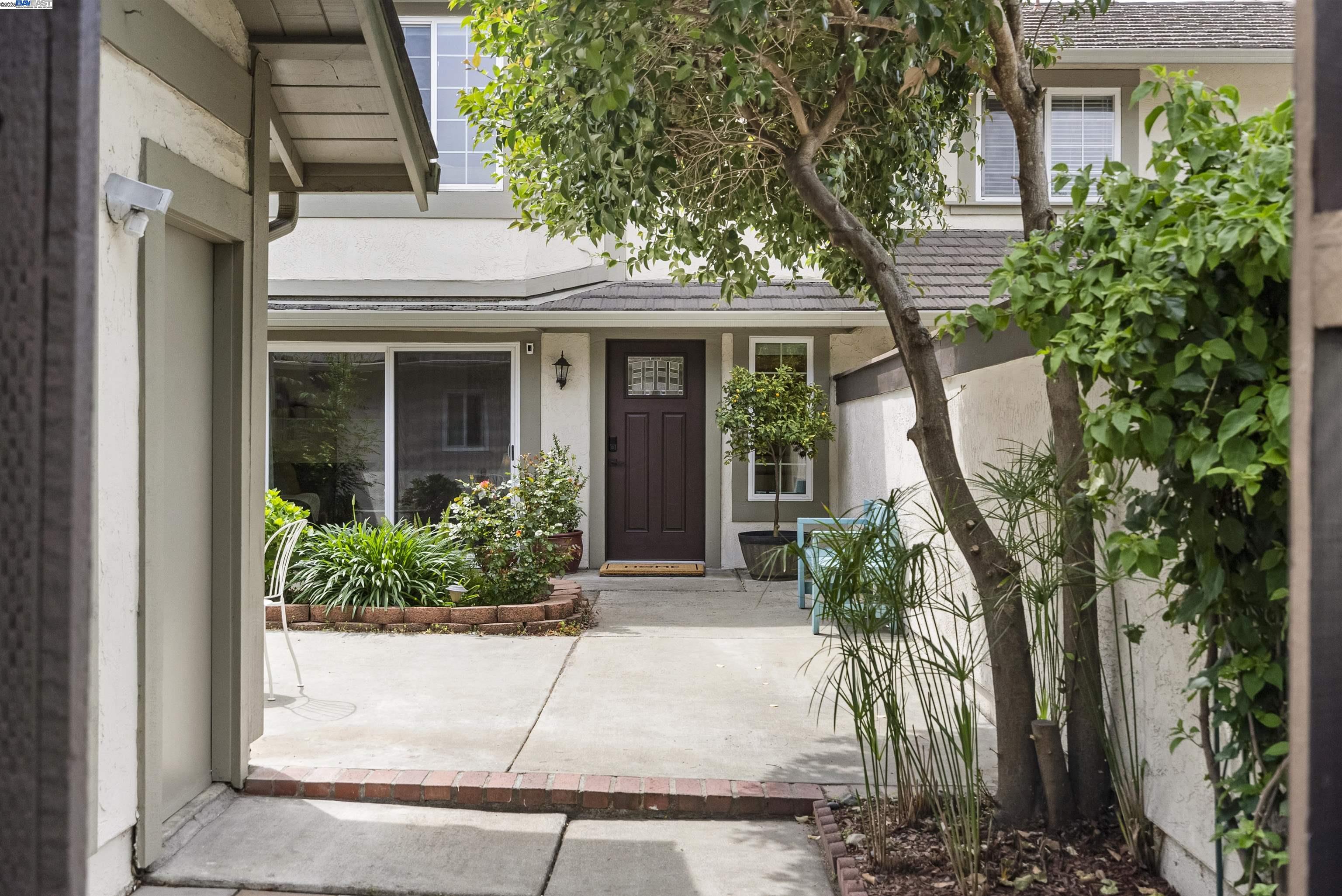 Detail Gallery Image 4 of 37 For 4187 Tanager Cmn, Fremont,  CA 94555 - 3 Beds | 1/1 Baths