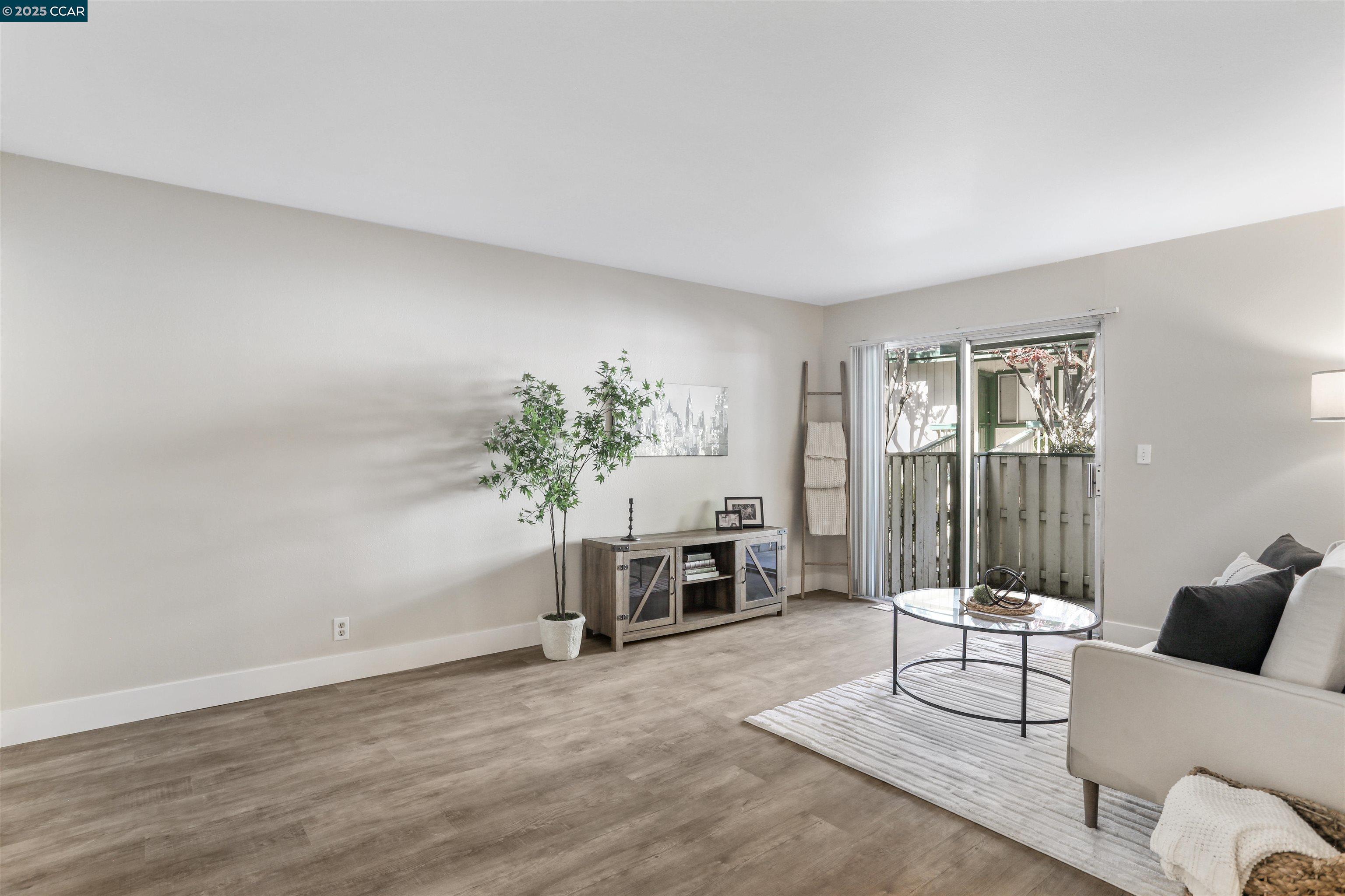 Photo #5: 41093478 Listing: Photo #5