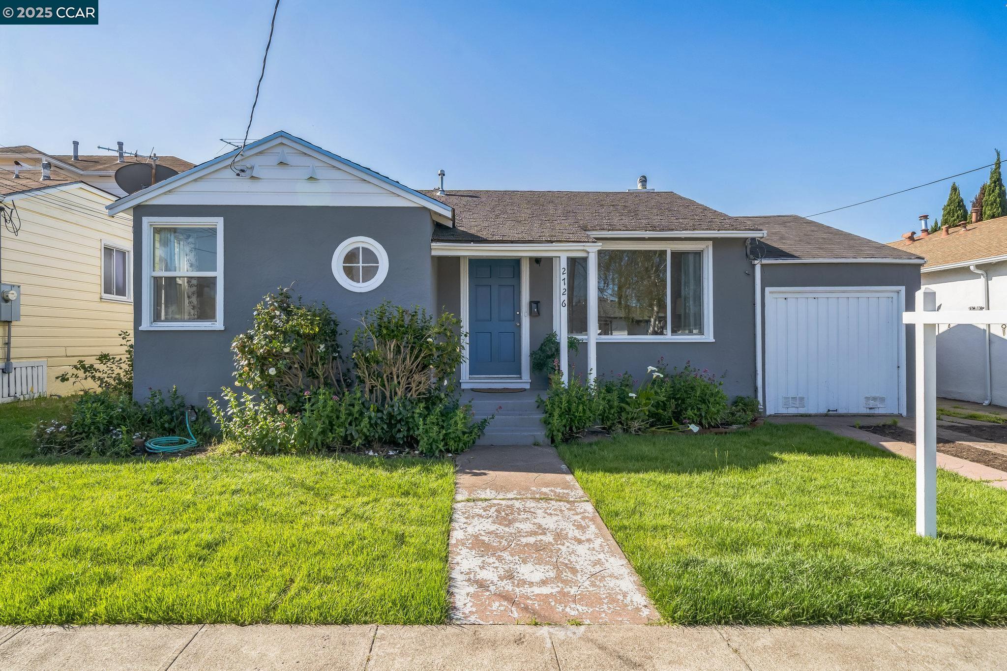 Detail Gallery Image 1 of 22 For 2726 Lowell Ave, Richmond,  CA 94804 - 3 Beds | 1 Baths