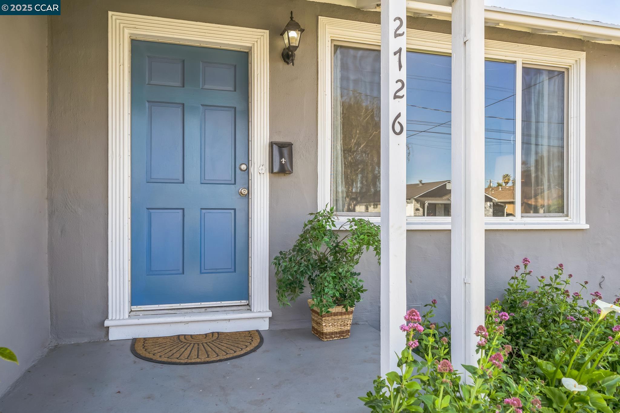 Detail Gallery Image 2 of 22 For 2726 Lowell Ave, Richmond,  CA 94804 - 3 Beds | 1 Baths
