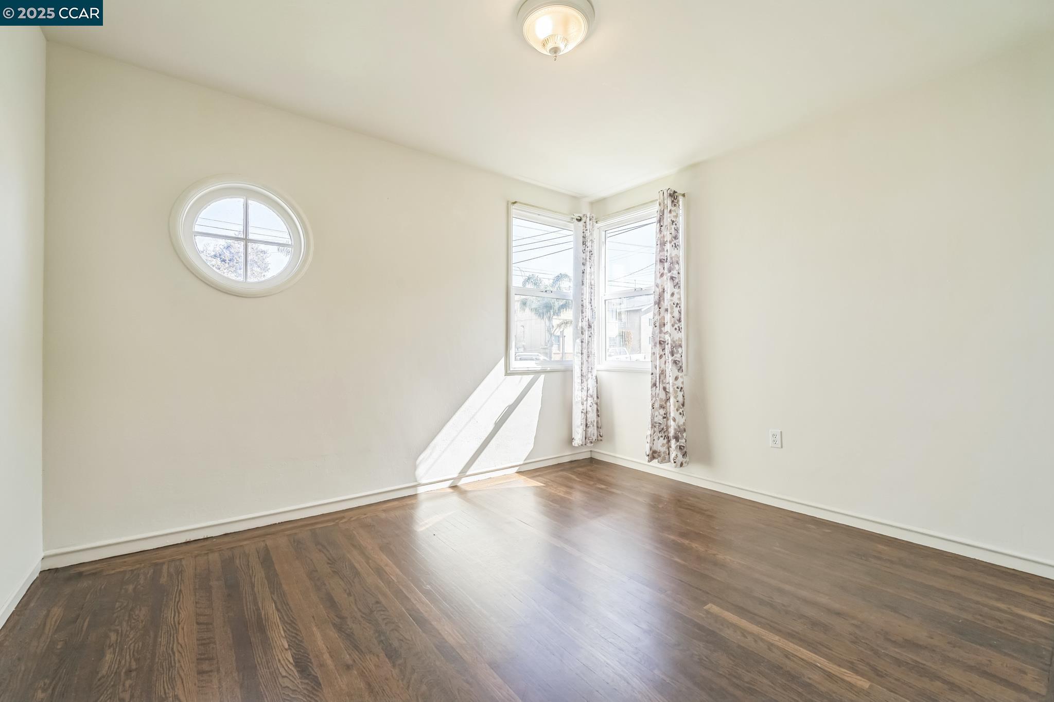 Detail Gallery Image 11 of 22 For 2726 Lowell Ave, Richmond,  CA 94804 - 3 Beds | 1 Baths