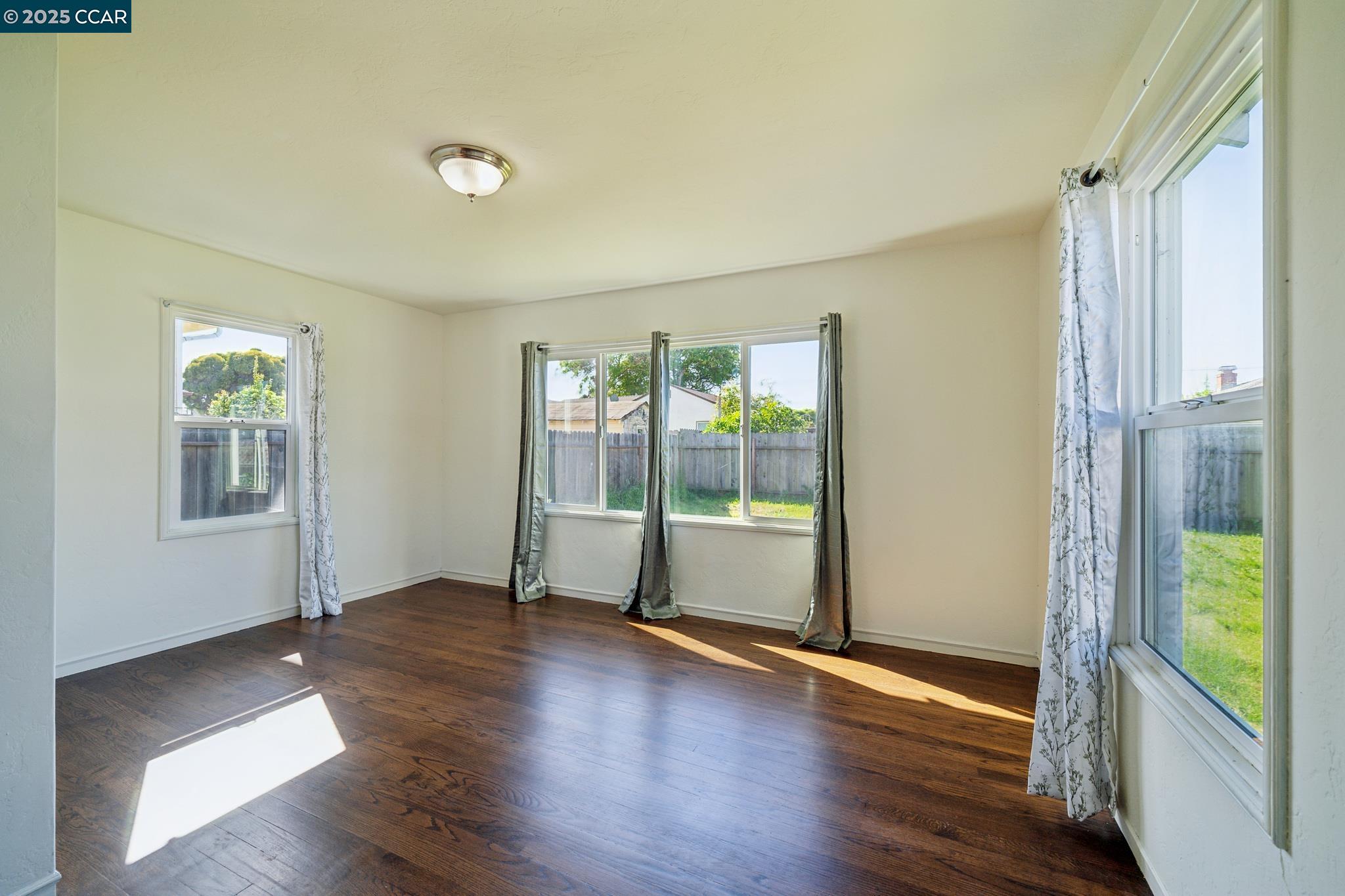 Detail Gallery Image 12 of 22 For 2726 Lowell Ave, Richmond,  CA 94804 - 3 Beds | 1 Baths