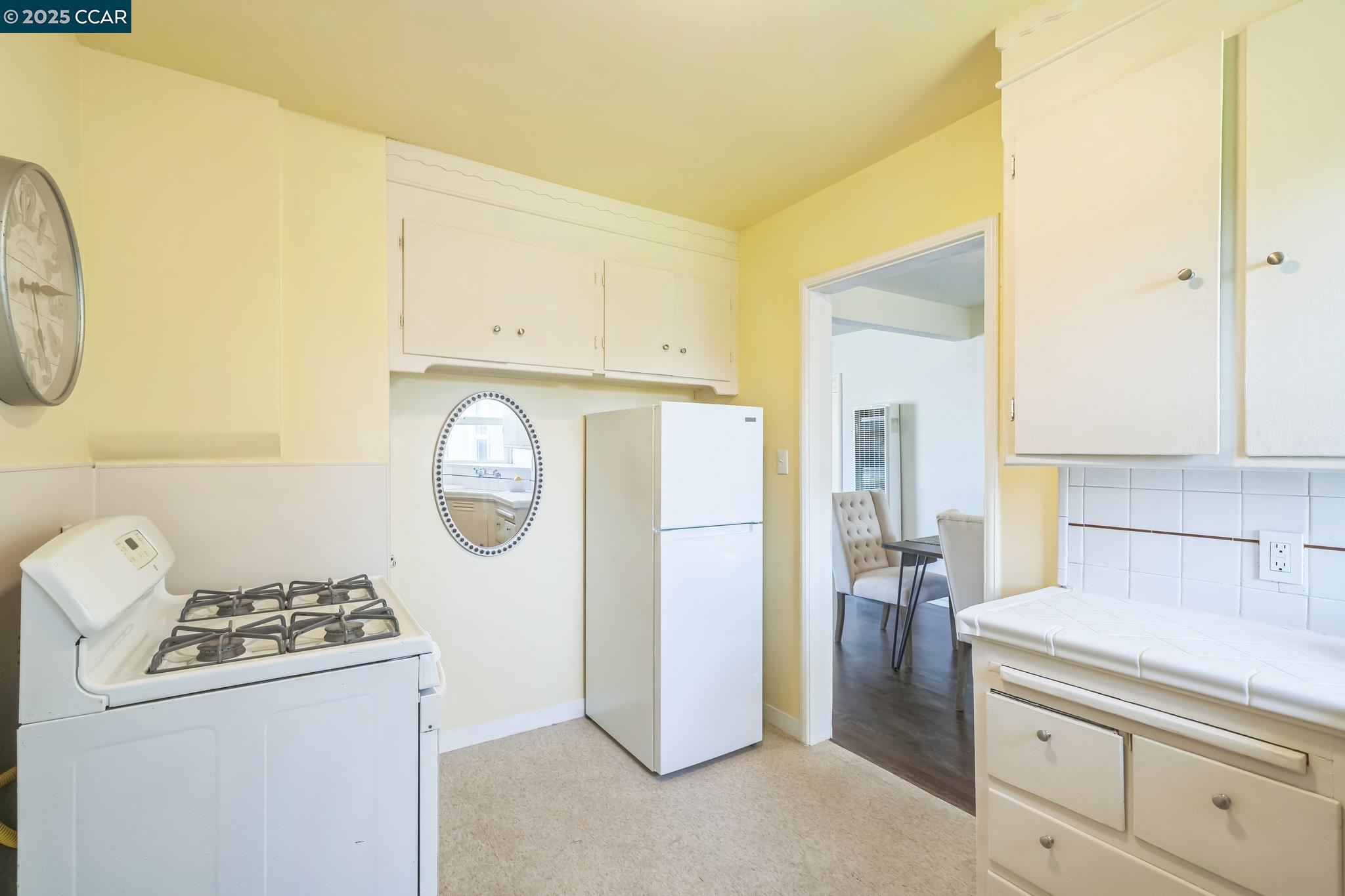 Detail Gallery Image 9 of 22 For 2726 Lowell Ave, Richmond,  CA 94804 - 3 Beds | 1 Baths