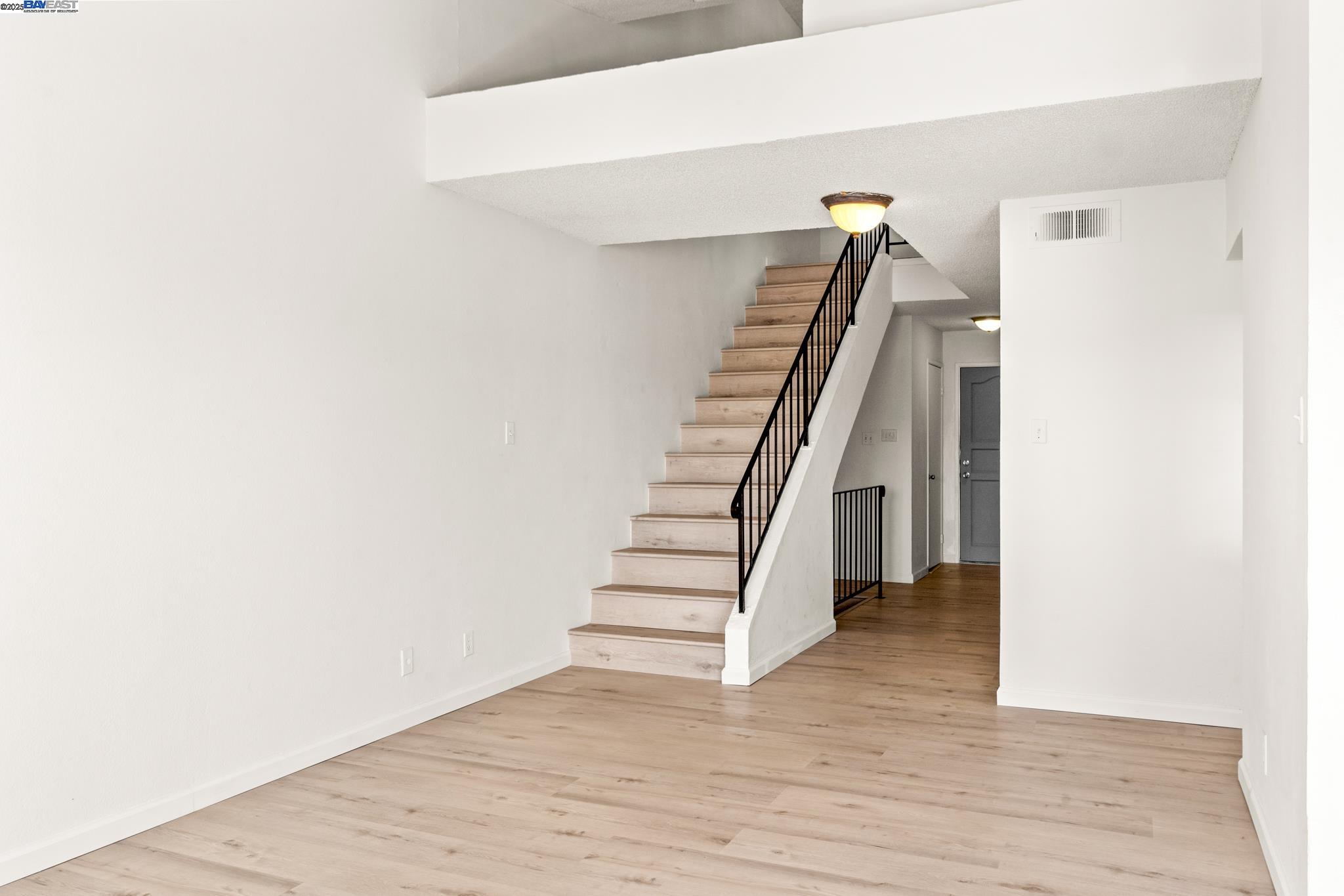 Detail Gallery Image 26 of 41 For 446 Bayview Cir, San Francisco,  CA 94124 - 3 Beds | 2/1 Baths