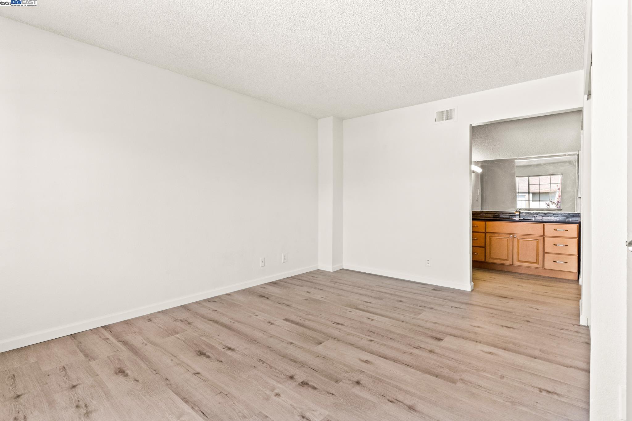 Detail Gallery Image 27 of 41 For 446 Bayview Cir, San Francisco,  CA 94124 - 3 Beds | 2/1 Baths