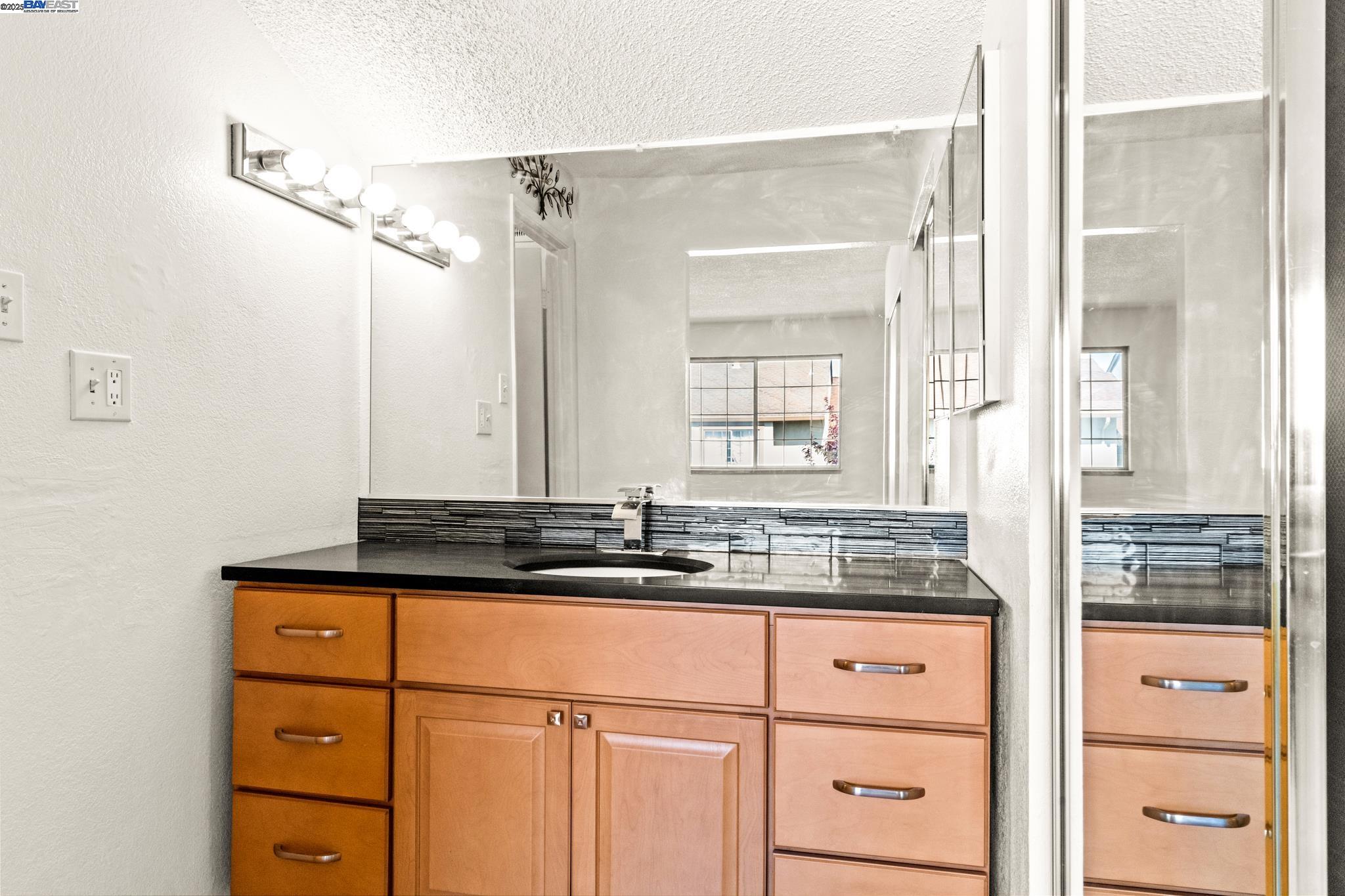 Detail Gallery Image 31 of 41 For 446 Bayview Cir, San Francisco,  CA 94124 - 3 Beds | 2/1 Baths