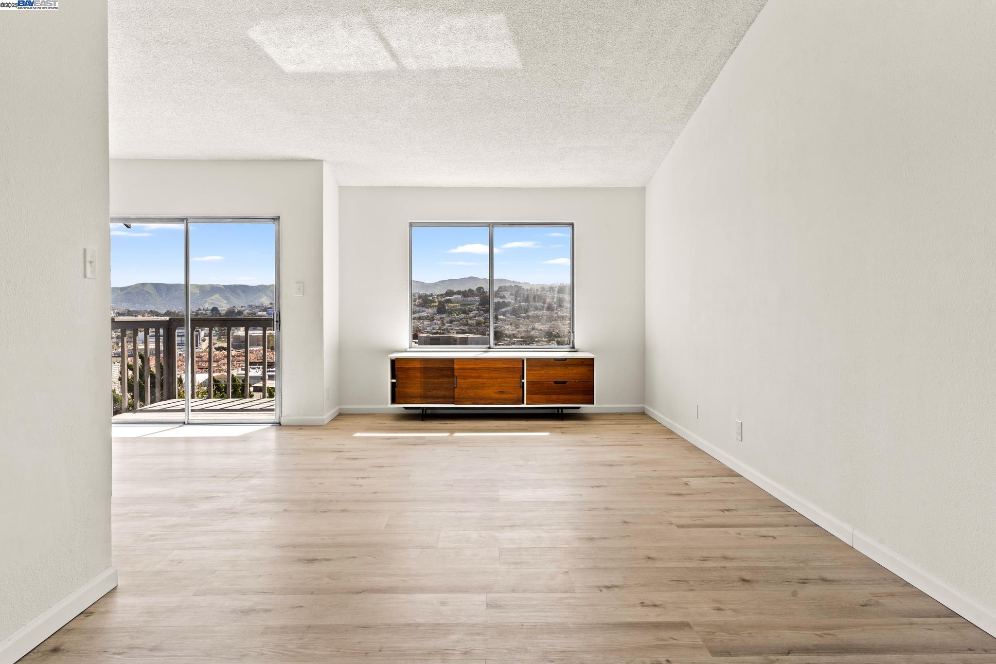 Detail Gallery Image 7 of 41 For 446 Bayview Cir, San Francisco,  CA 94124 - 3 Beds | 2/1 Baths