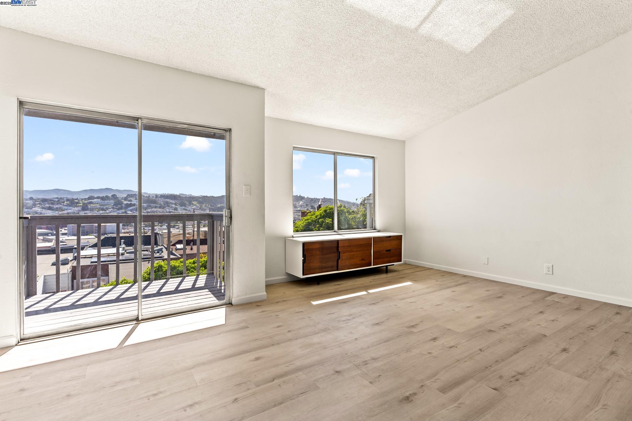 Detail Gallery Image 10 of 41 For 446 Bayview Cir, San Francisco,  CA 94124 - 3 Beds | 2/1 Baths