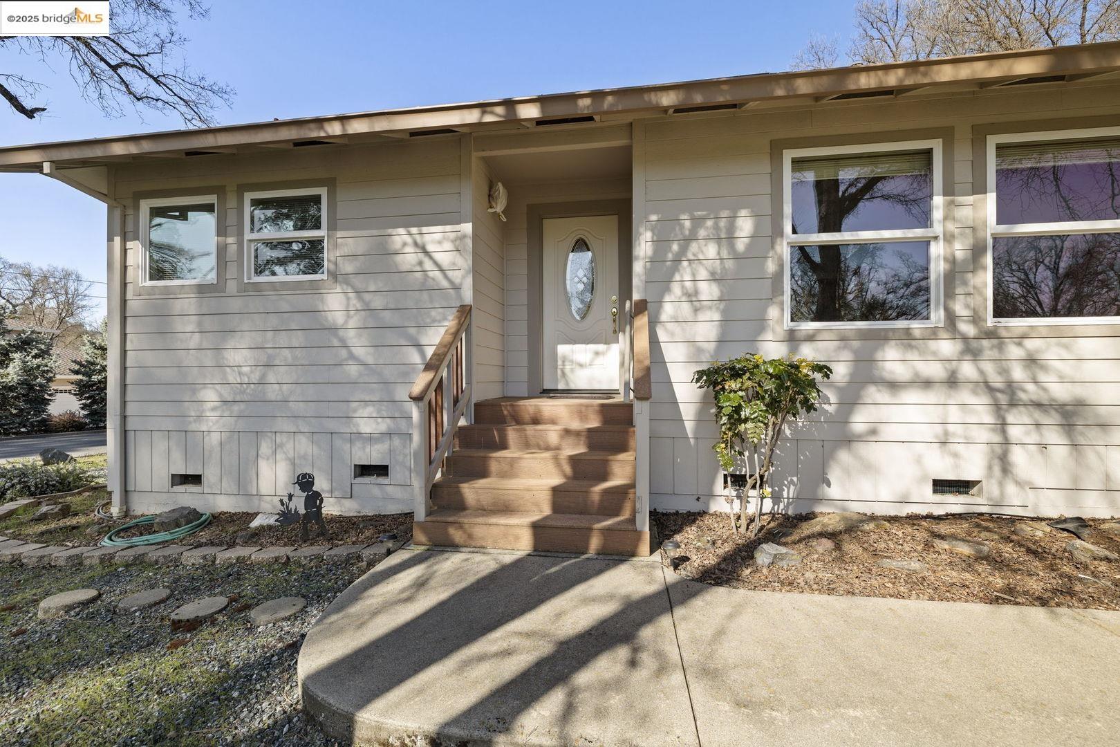 Detail Gallery Image 4 of 40 For 12552 Tannahill, Groveland,  CA 95321 - 3 Beds | 2/1 Baths