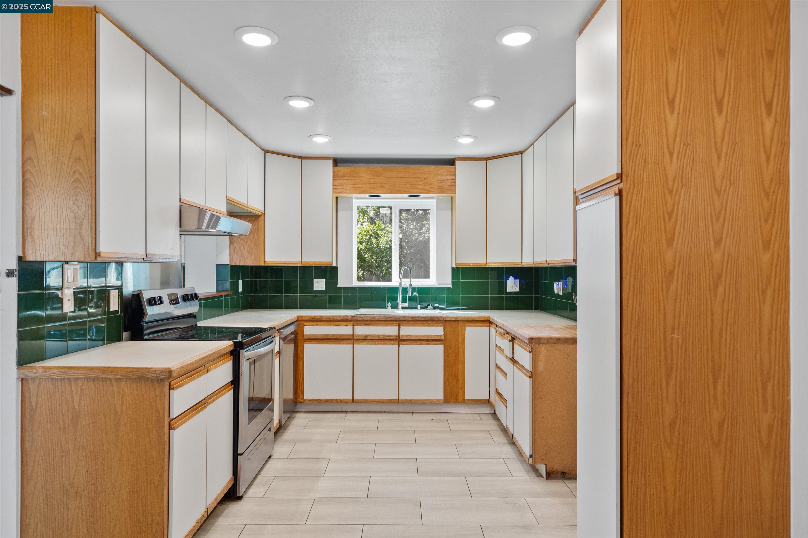 Detail Gallery Image 12 of 25 For 1830 William Way, Concord,  CA 94520 - 4 Beds | 2 Baths