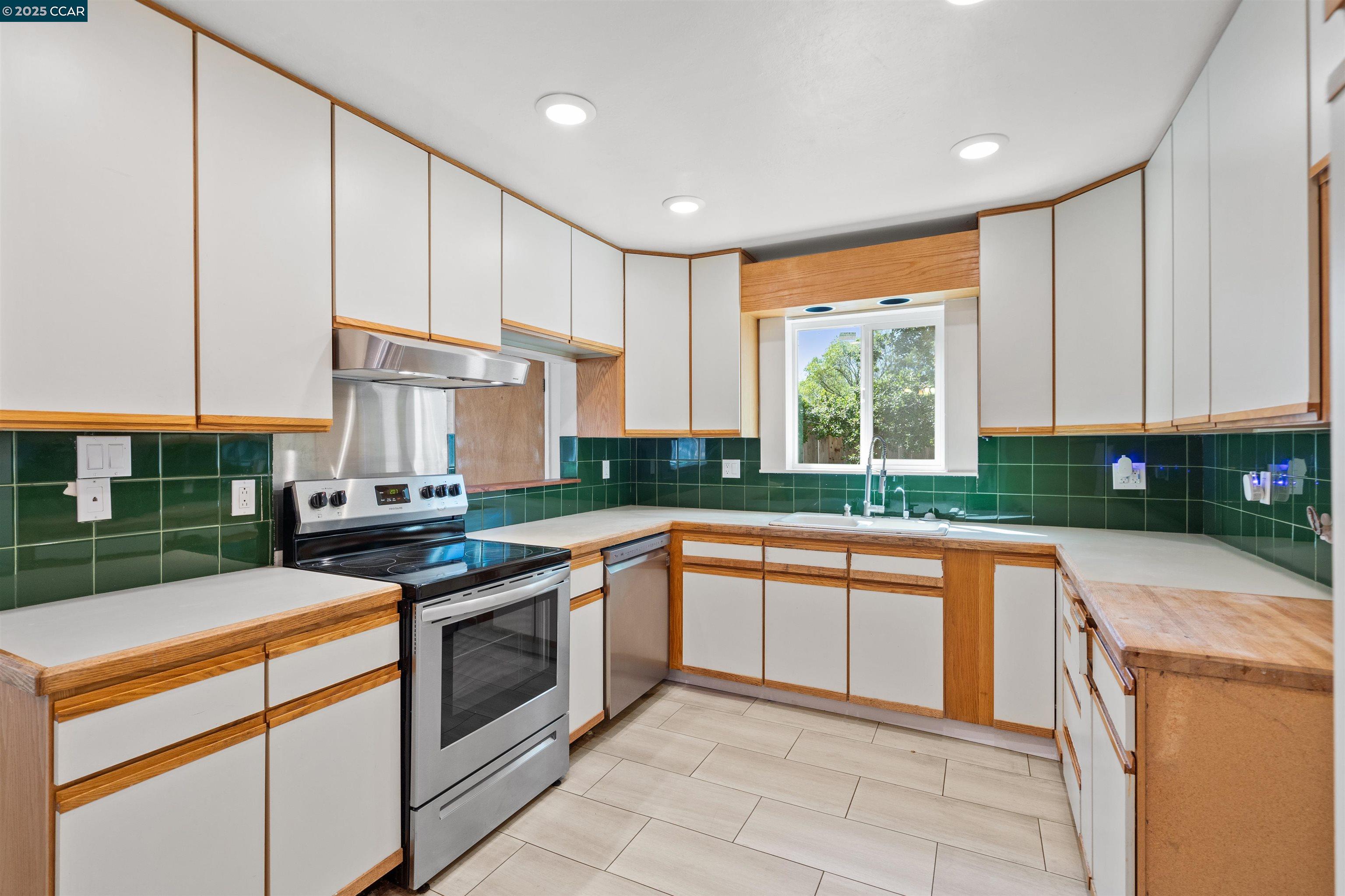 Detail Gallery Image 13 of 25 For 1830 William Way, Concord,  CA 94520 - 4 Beds | 2 Baths