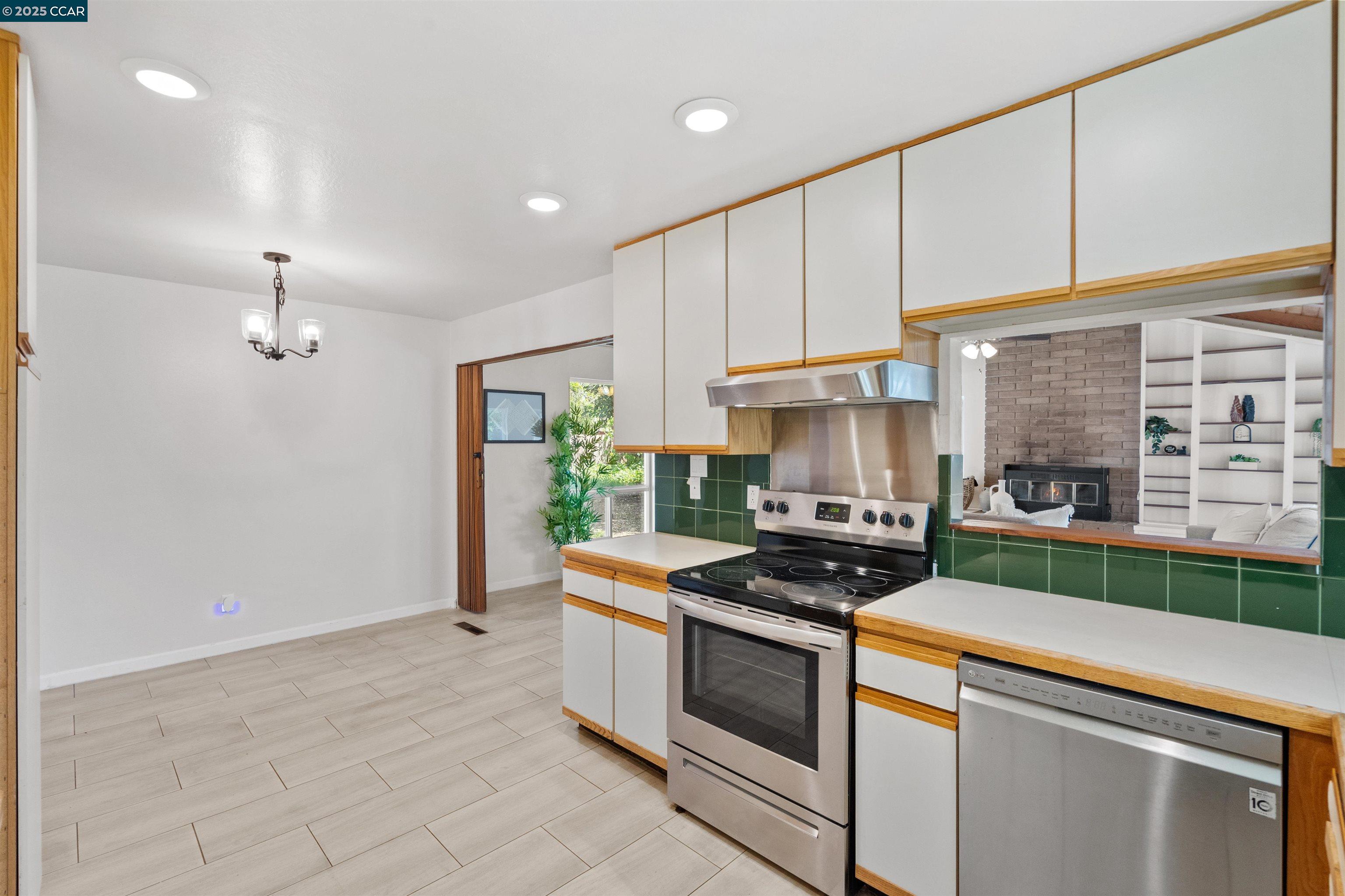 Detail Gallery Image 14 of 25 For 1830 William Way, Concord,  CA 94520 - 4 Beds | 2 Baths