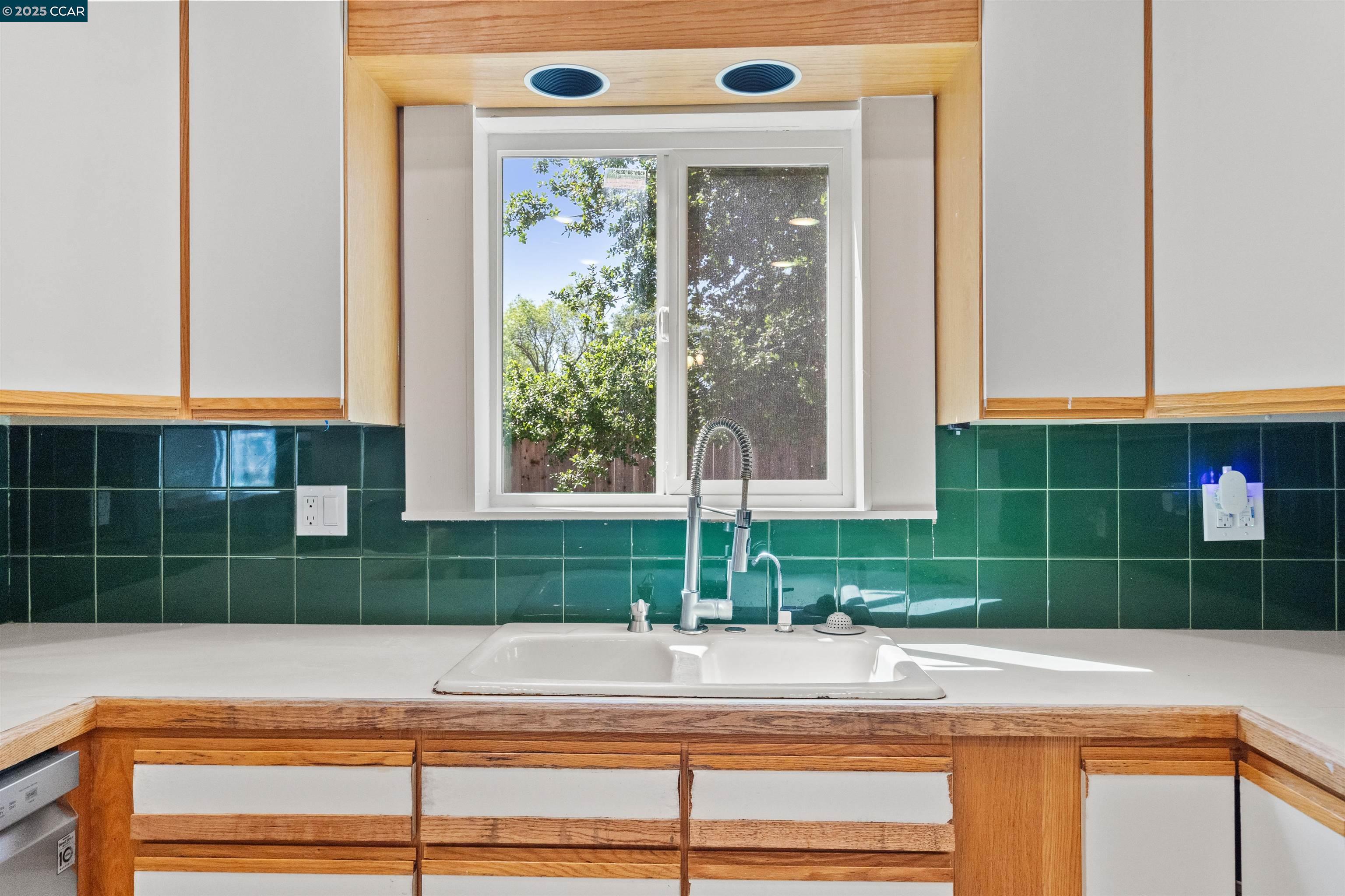 Detail Gallery Image 15 of 25 For 1830 William Way, Concord,  CA 94520 - 4 Beds | 2 Baths