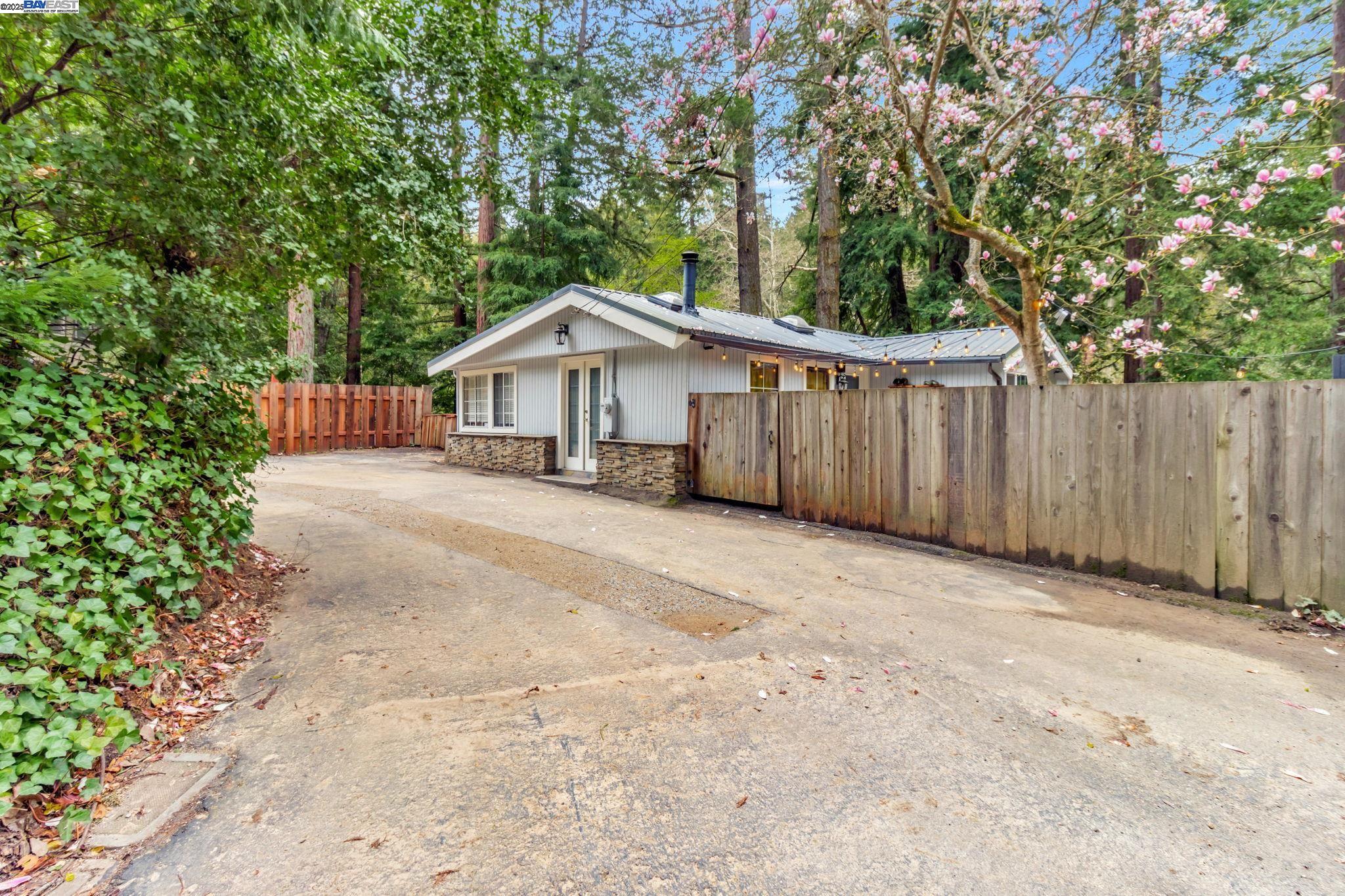 Detail Gallery Image 2 of 42 For 17835 Highway 9, Boulder Creek,  CA 95006 - 3 Beds | 2 Baths