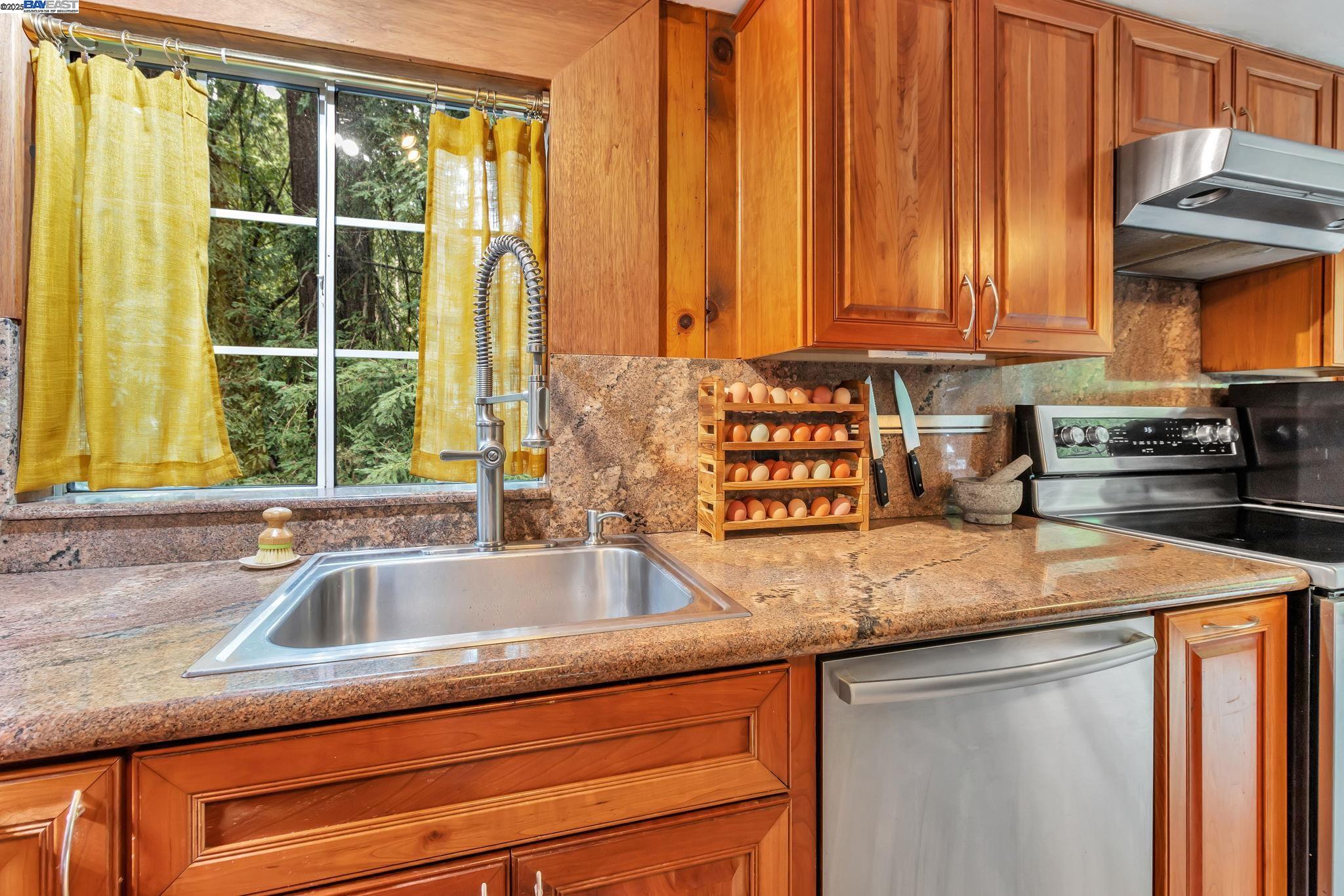 Detail Gallery Image 11 of 42 For 17835 Highway 9, Boulder Creek,  CA 95006 - 3 Beds | 2 Baths