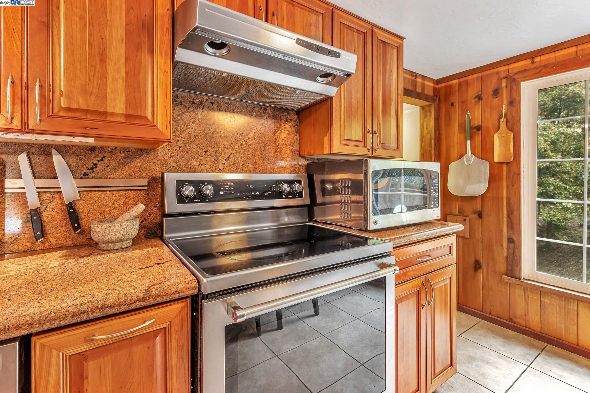 Detail Gallery Image 12 of 42 For 17835 Highway 9, Boulder Creek,  CA 95006 - 3 Beds | 2 Baths