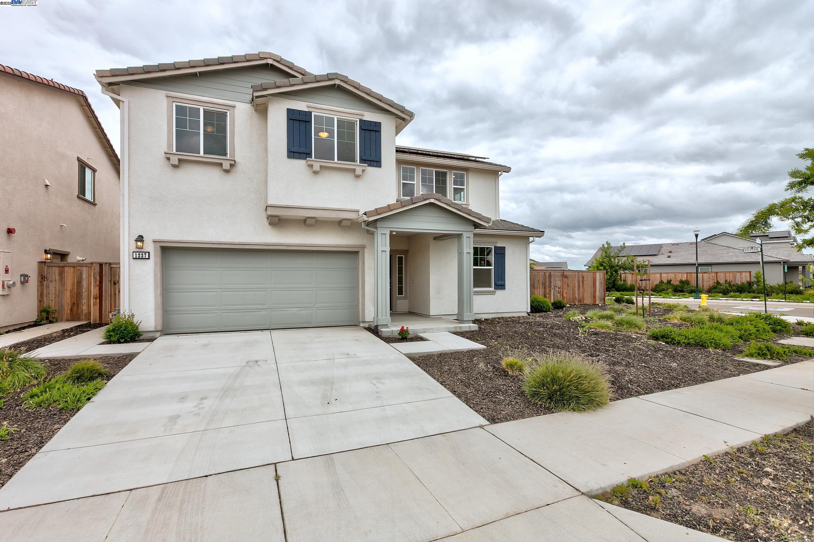 Detail Gallery Image 2 of 60 For 1227 Richardson Rd, Lathrop,  CA 95330-7600 - 5 Beds | 3 Baths