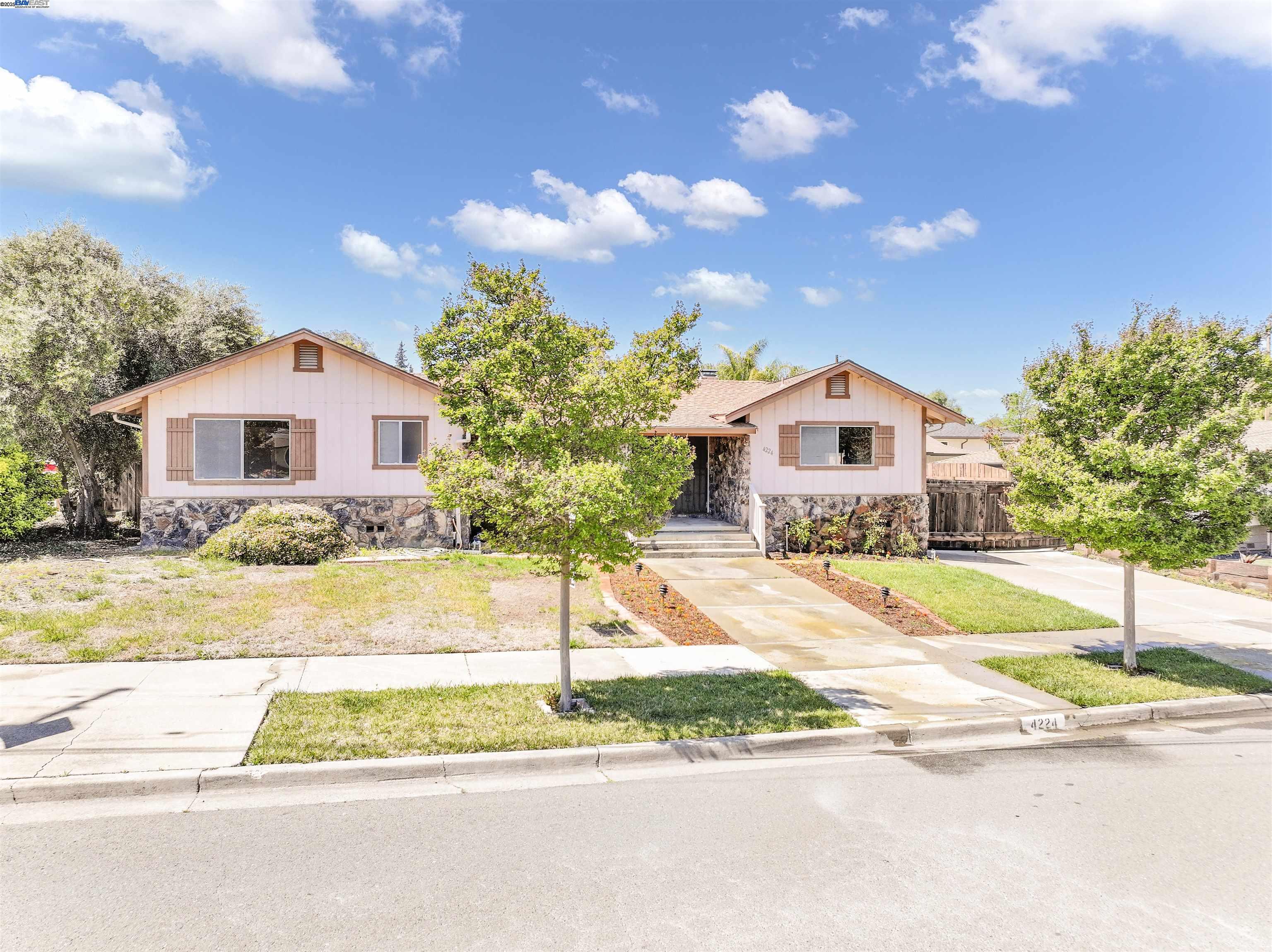 Detail Gallery Image 1 of 1 For 4224 Campbell Dr, Pittsburg,  CA 94565 - 3 Beds | 2 Baths