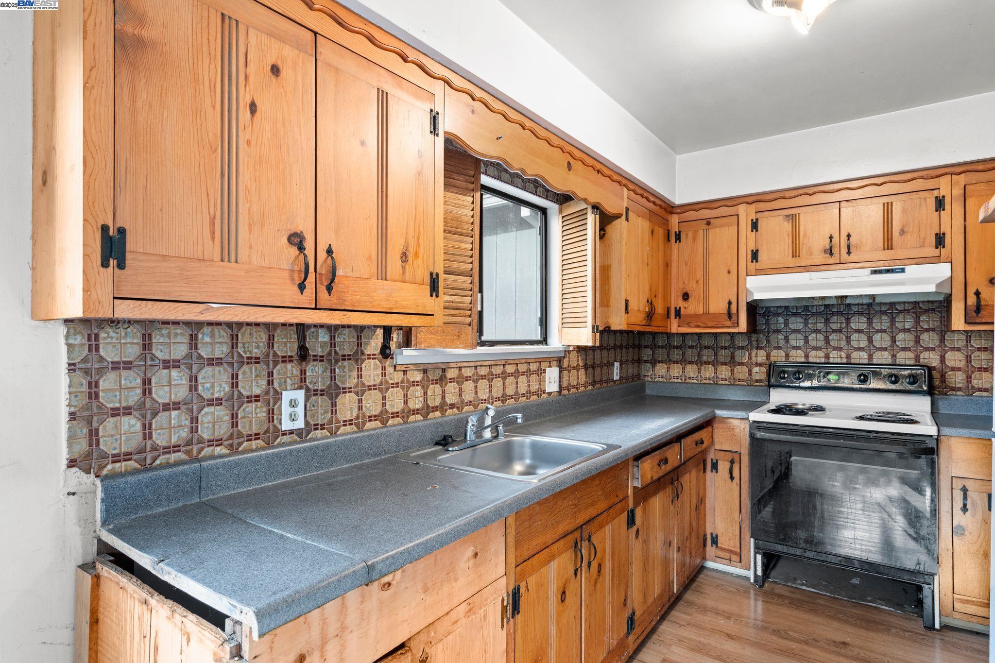 Detail Gallery Image 12 of 34 For 4801 Fair Ave, Oakland,  CA 94619 - 3 Beds | 1/1 Baths