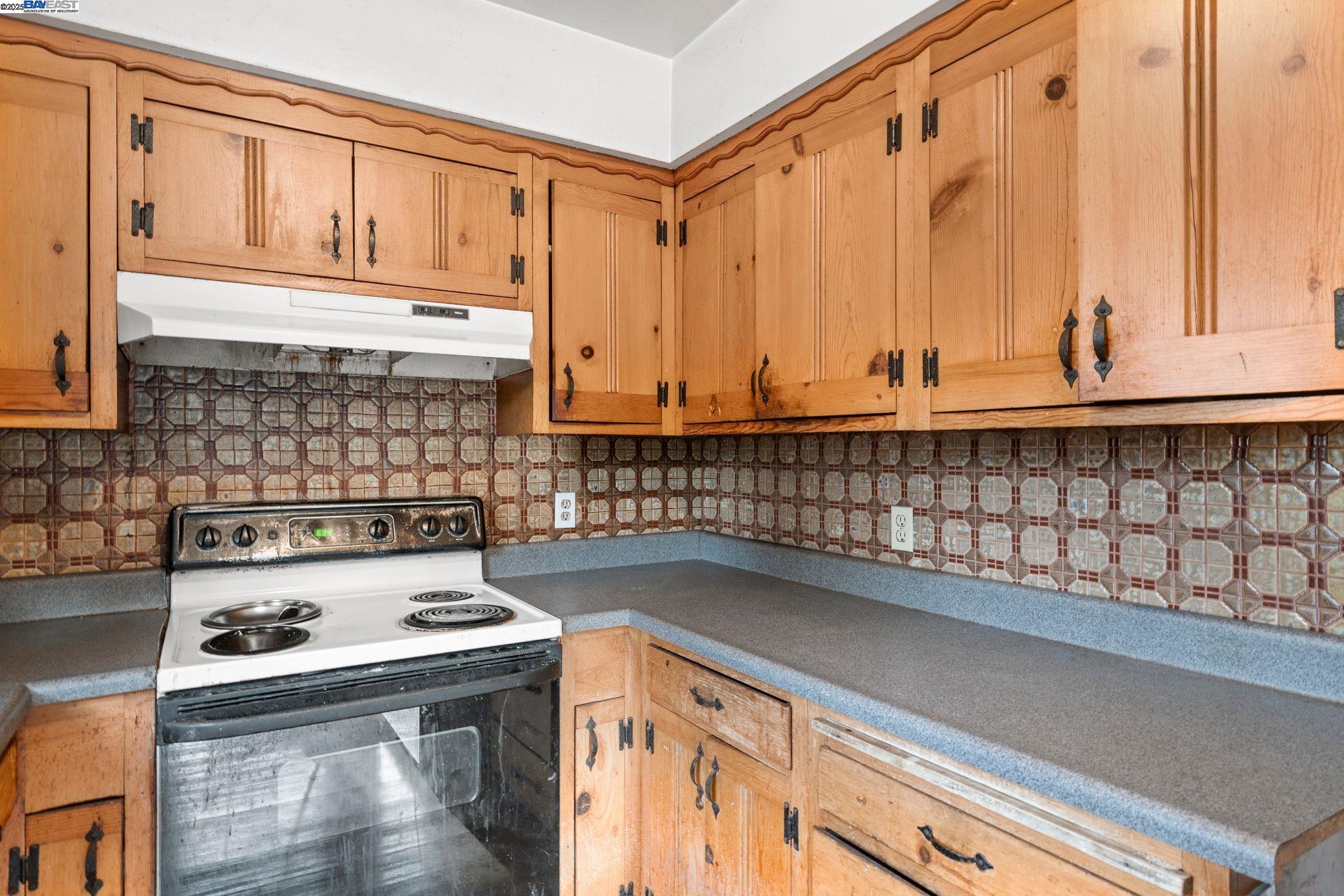 Detail Gallery Image 13 of 34 For 4801 Fair Ave, Oakland,  CA 94619 - 3 Beds | 1/1 Baths