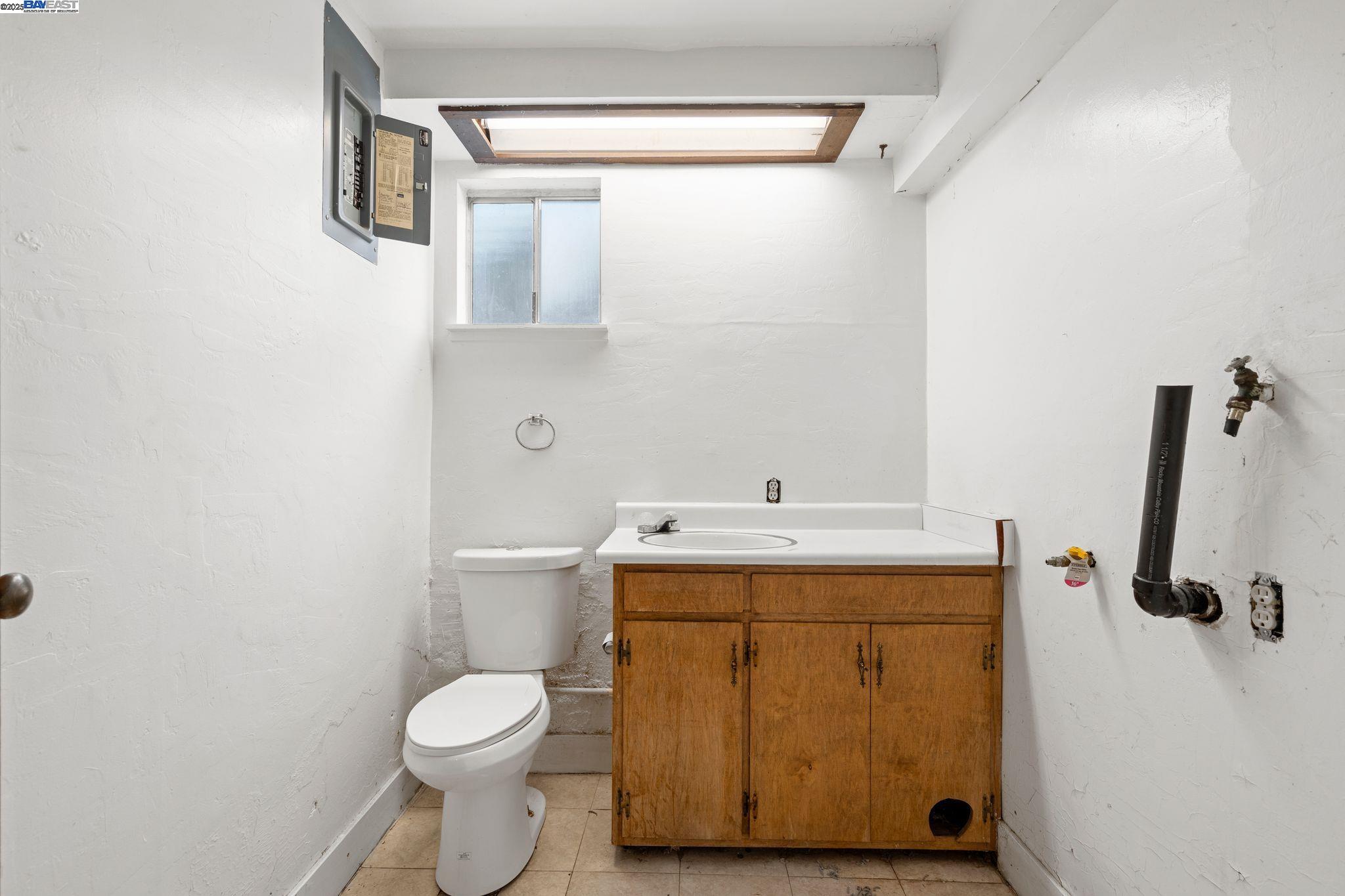 Detail Gallery Image 24 of 34 For 4801 Fair Ave, Oakland,  CA 94619 - 3 Beds | 1/1 Baths