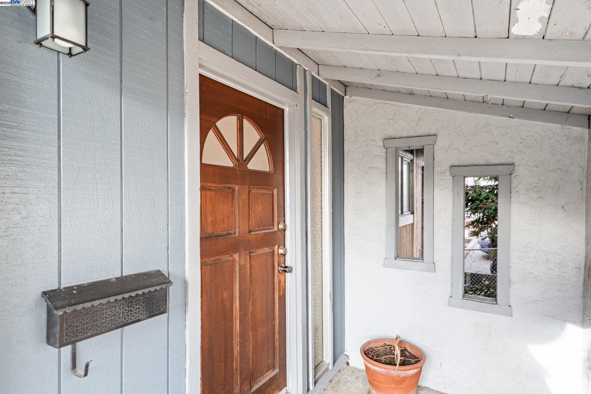 Detail Gallery Image 5 of 34 For 4801 Fair Ave, Oakland,  CA 94619 - 3 Beds | 1/1 Baths
