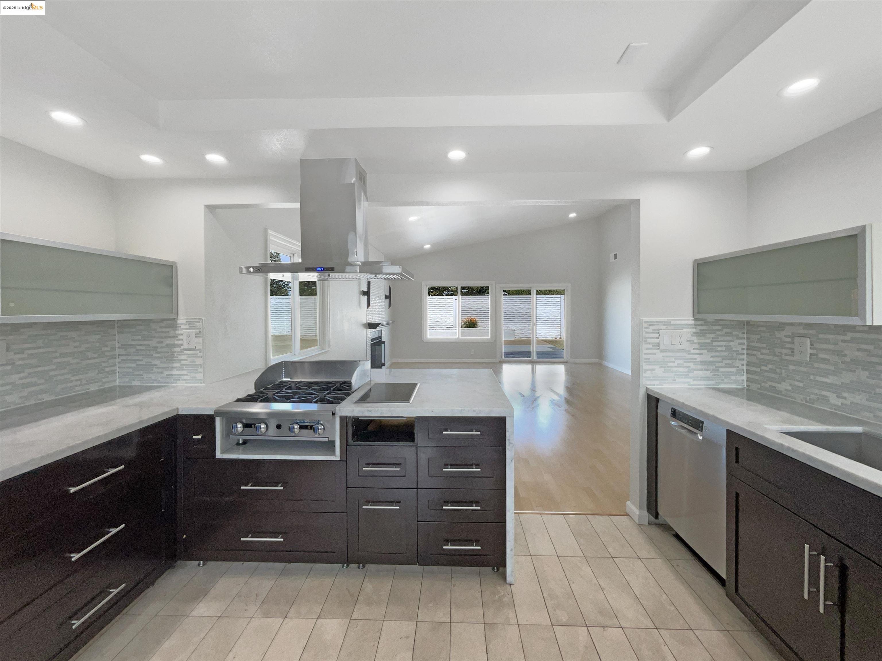 Detail Gallery Image 13 of 32 For 2579 Bishop Ave, Fremont,  CA 94536 - 3 Beds | 2 Baths