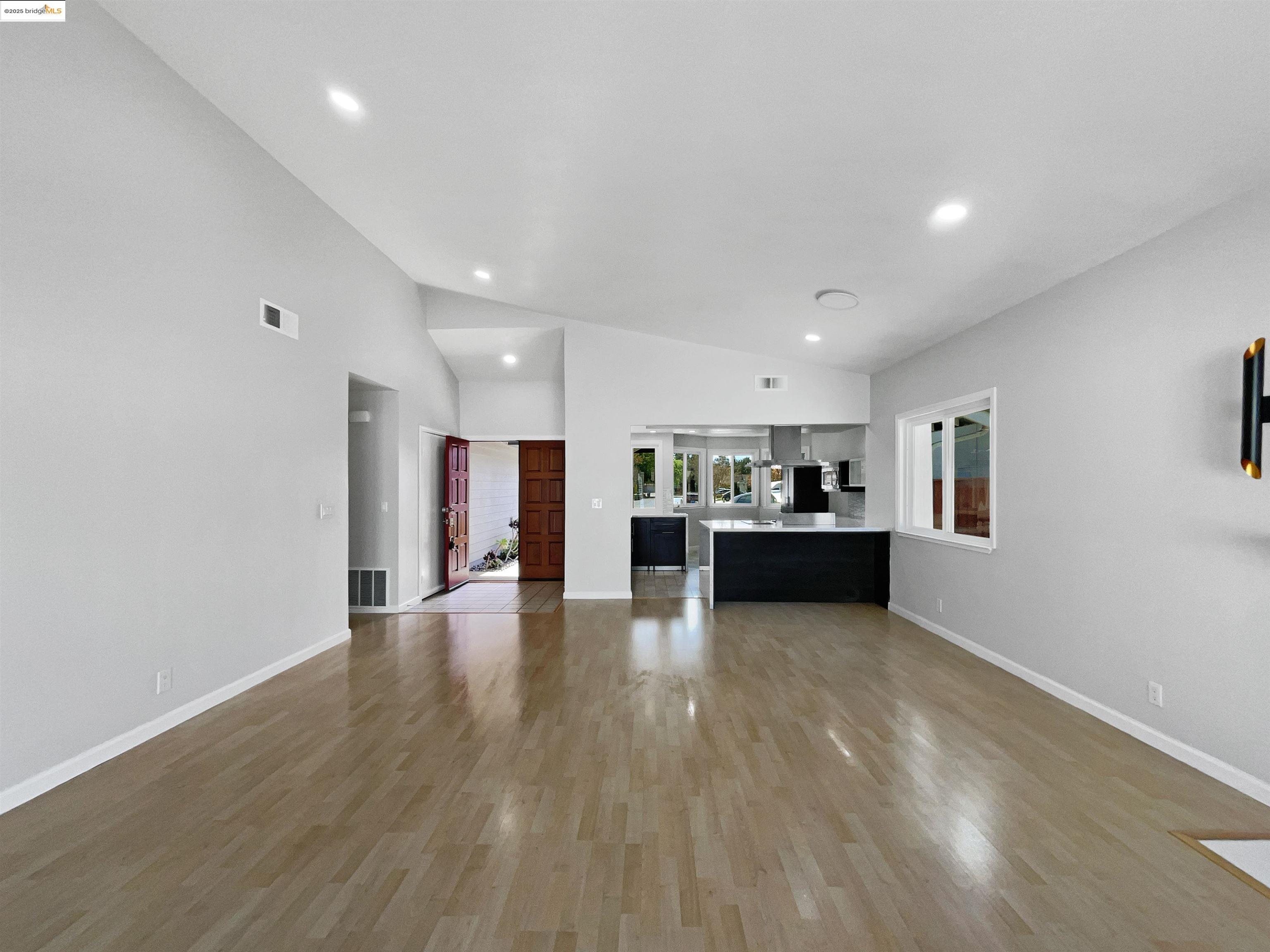 Detail Gallery Image 14 of 32 For 2579 Bishop Ave, Fremont,  CA 94536 - 3 Beds | 2 Baths