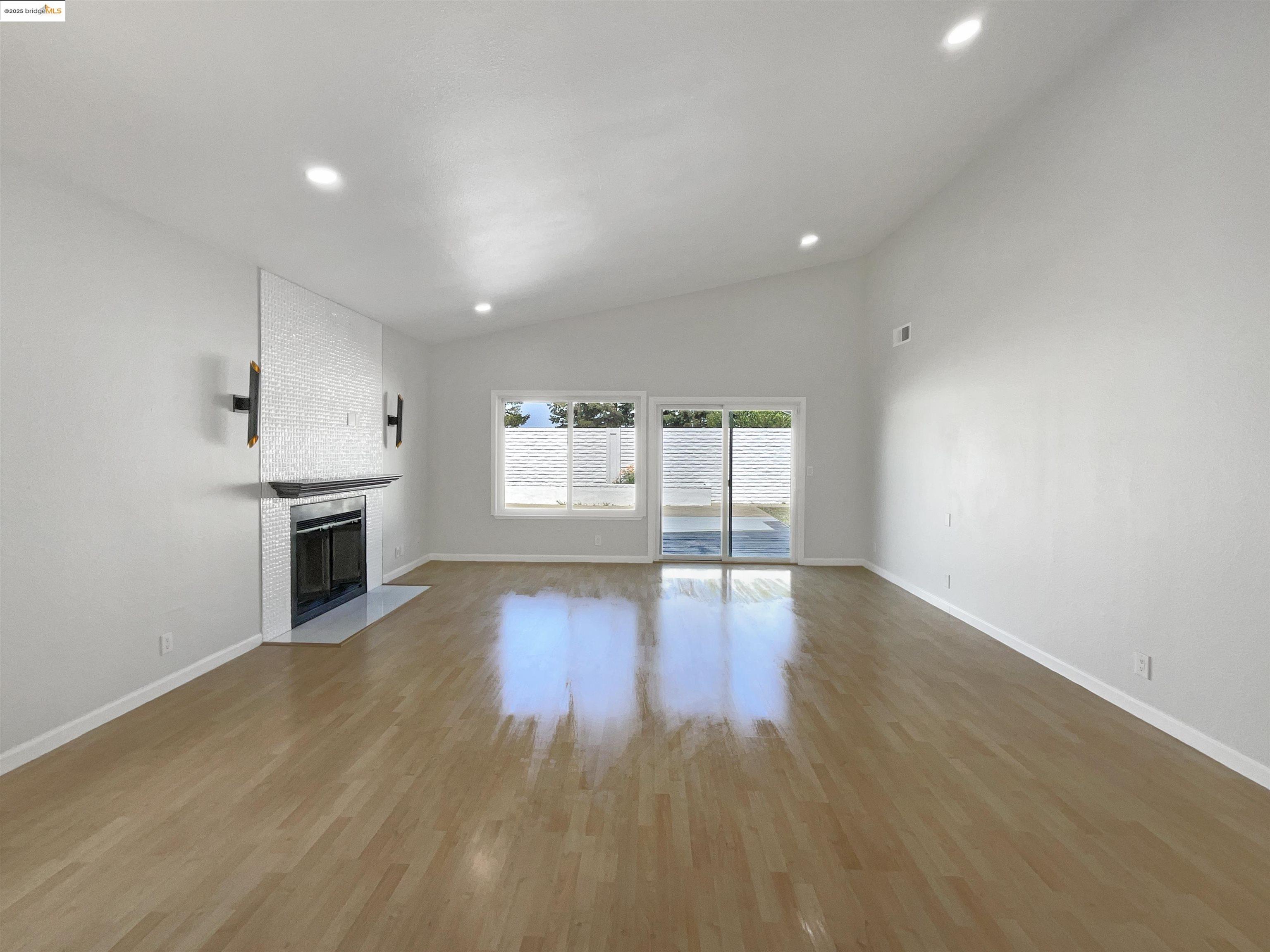 Detail Gallery Image 3 of 32 For 2579 Bishop Ave, Fremont,  CA 94536 - 3 Beds | 2 Baths