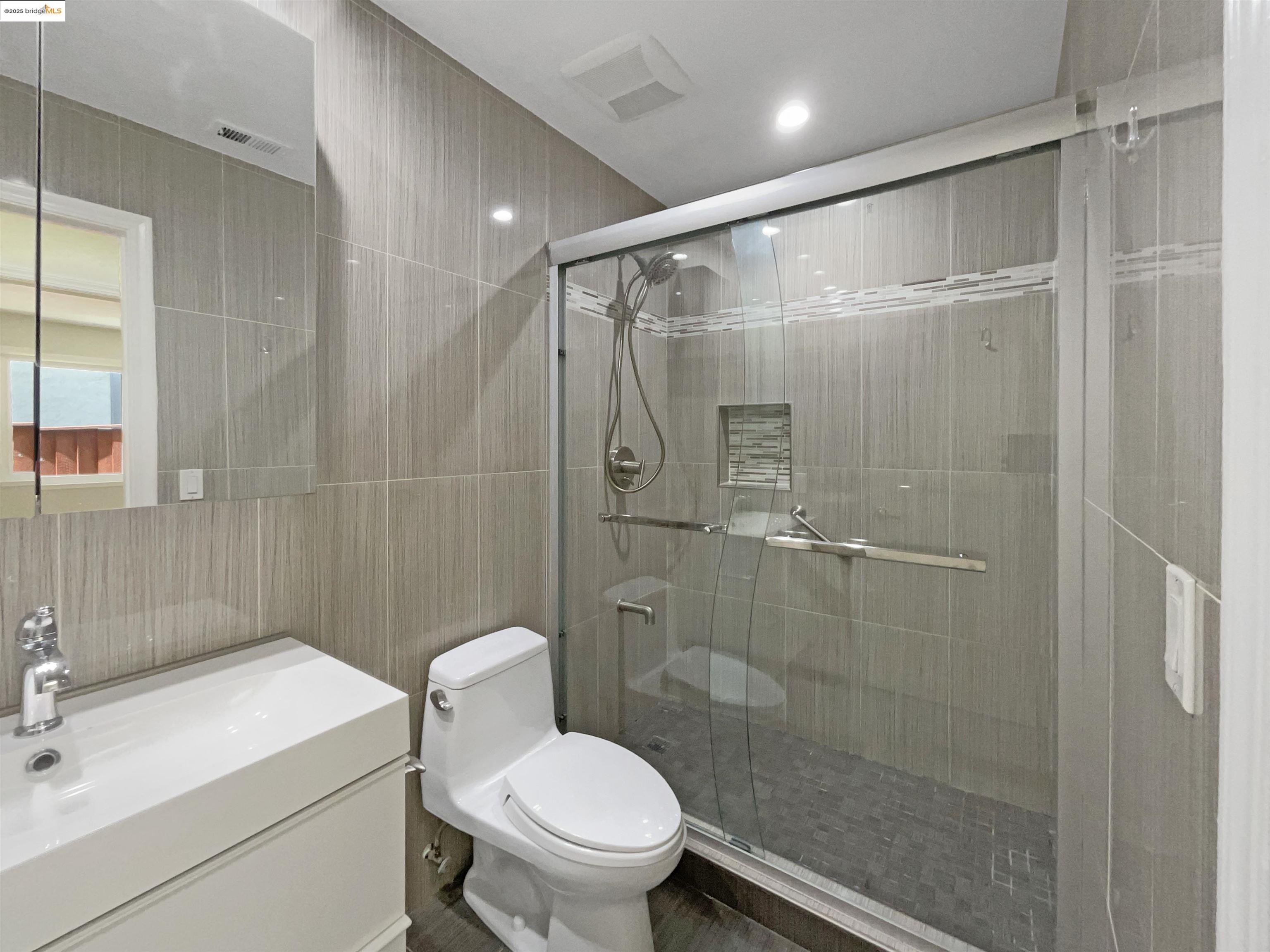 Detail Gallery Image 22 of 32 For 2579 Bishop Ave, Fremont,  CA 94536 - 3 Beds | 2 Baths