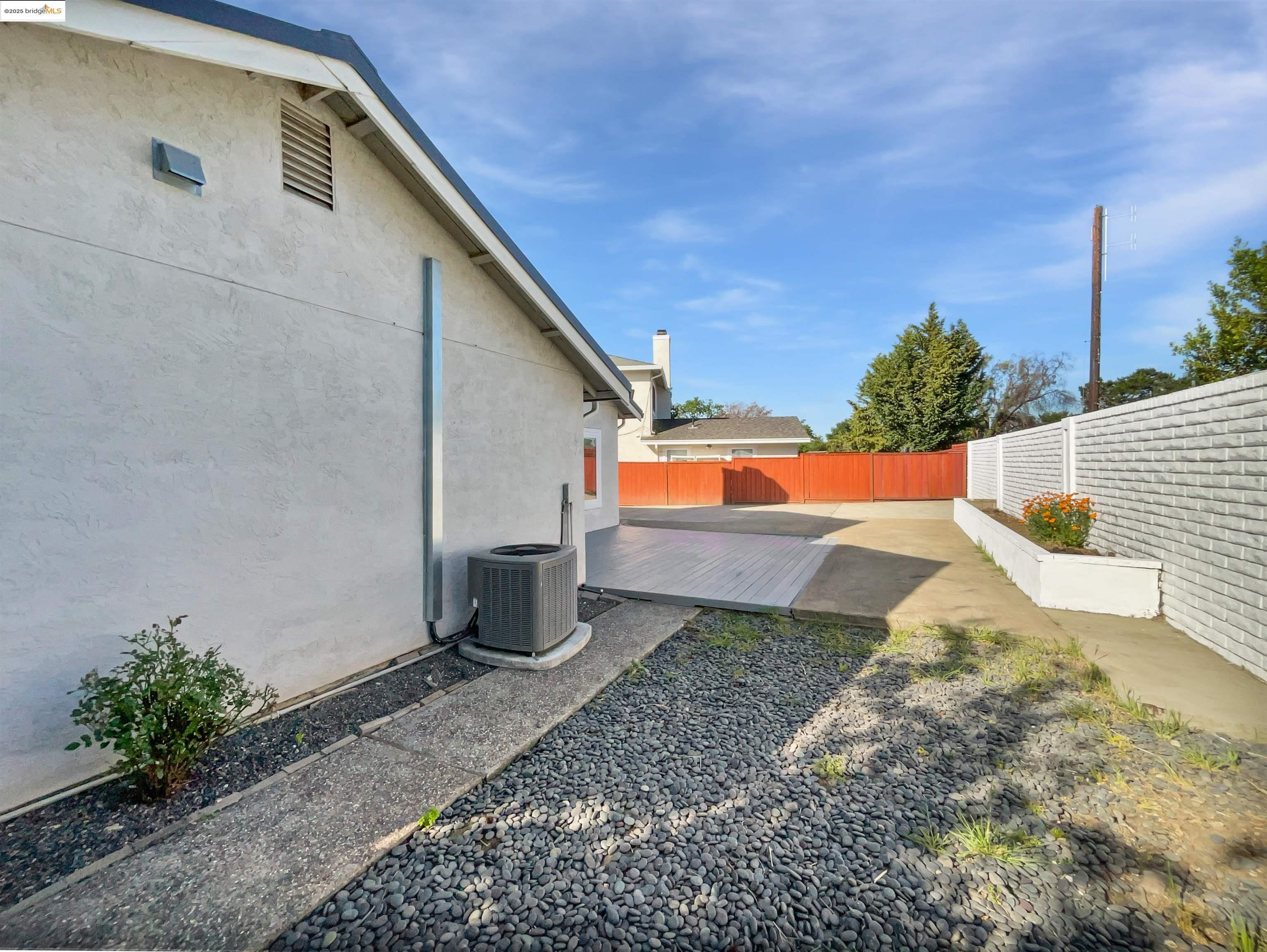 Detail Gallery Image 27 of 32 For 2579 Bishop Ave, Fremont,  CA 94536 - 3 Beds | 2 Baths