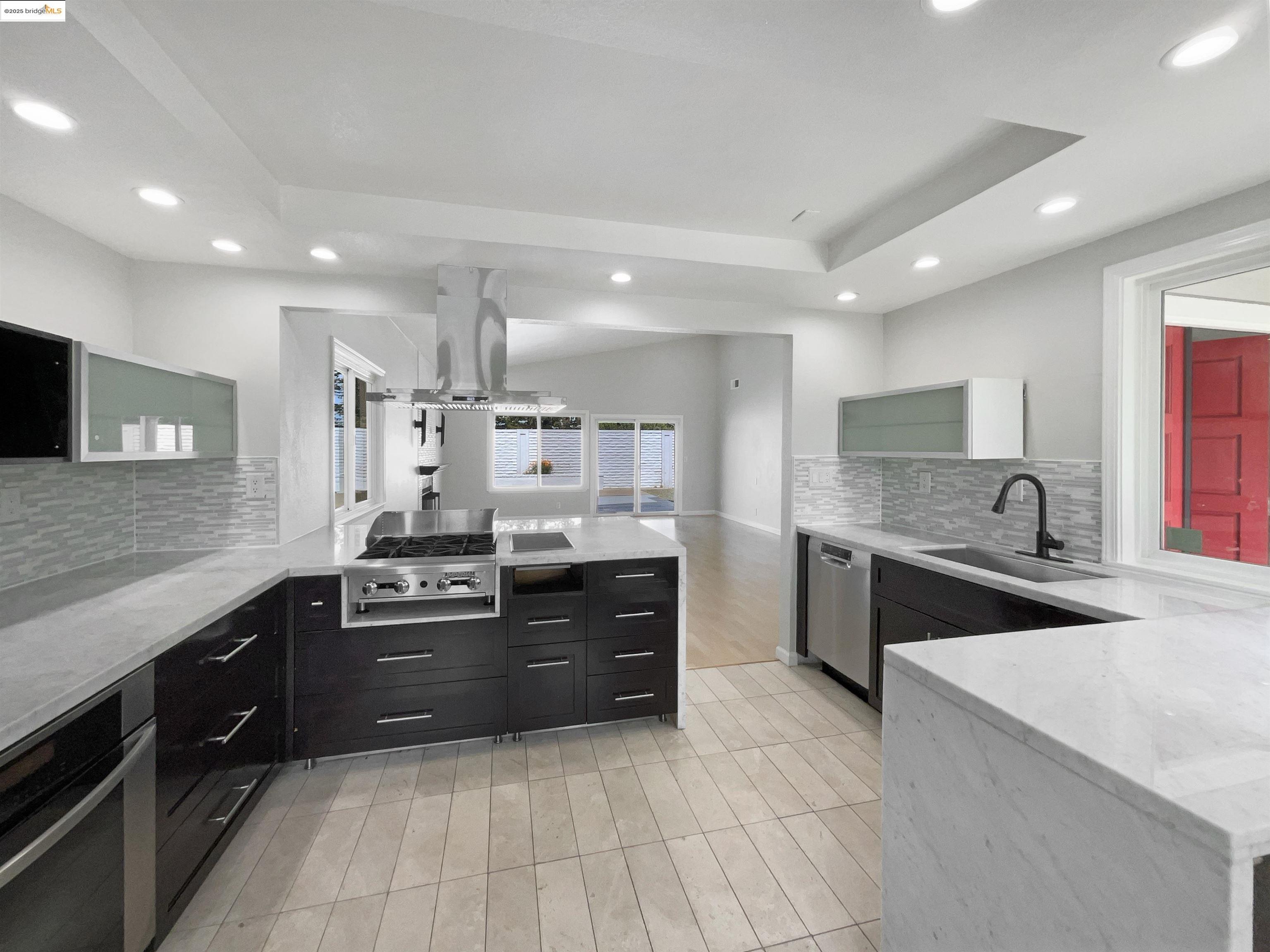 Detail Gallery Image 6 of 32 For 2579 Bishop Ave, Fremont,  CA 94536 - 3 Beds | 2 Baths