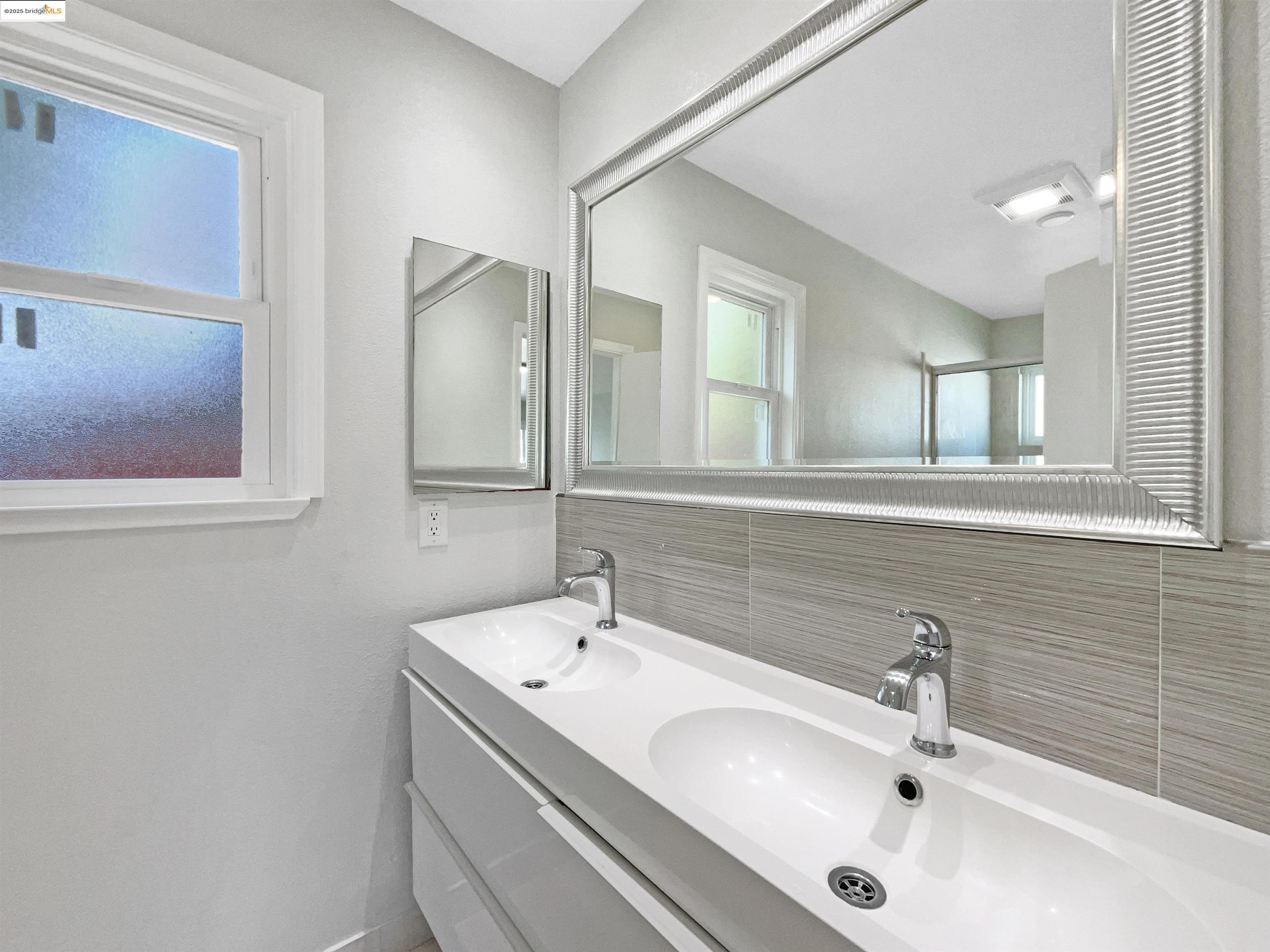 Detail Gallery Image 7 of 32 For 2579 Bishop Ave, Fremont,  CA 94536 - 3 Beds | 2 Baths