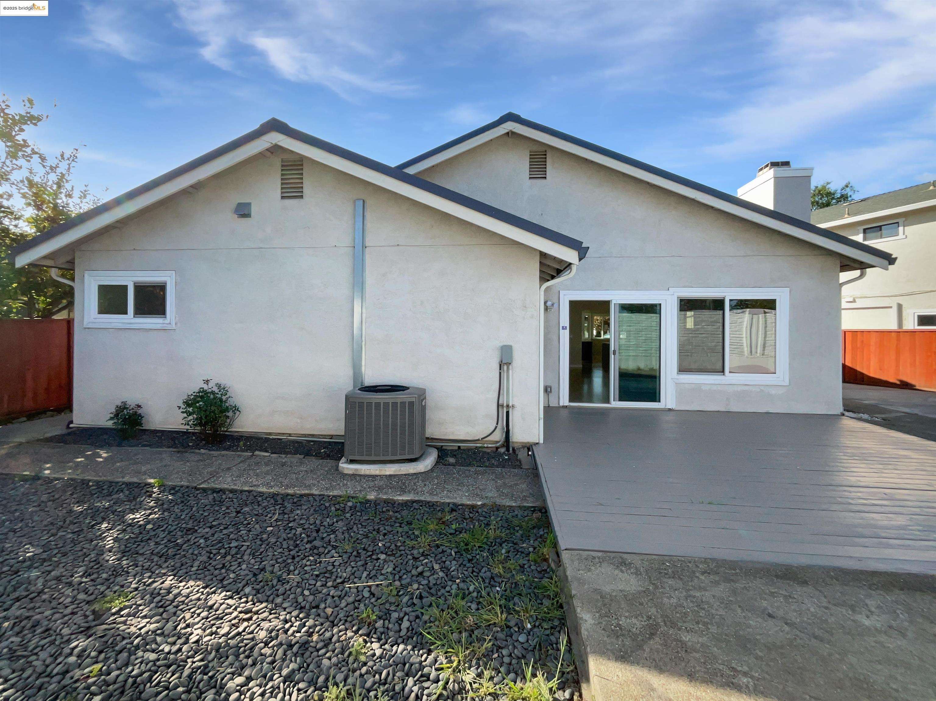 Detail Gallery Image 8 of 32 For 2579 Bishop Ave, Fremont,  CA 94536 - 3 Beds | 2 Baths