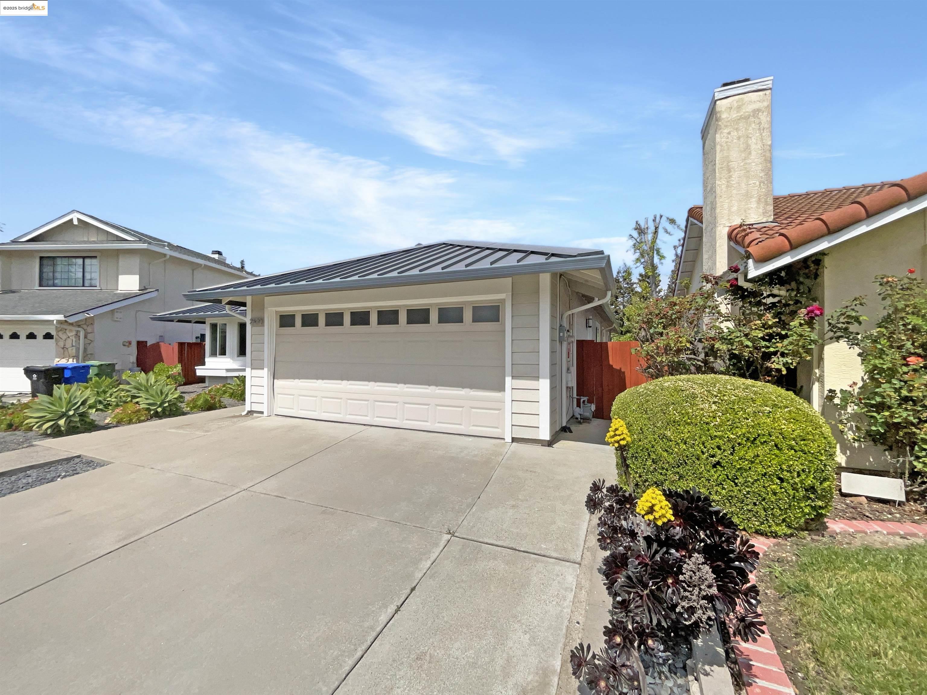 Detail Gallery Image 9 of 32 For 2579 Bishop Ave, Fremont,  CA 94536 - 3 Beds | 2 Baths