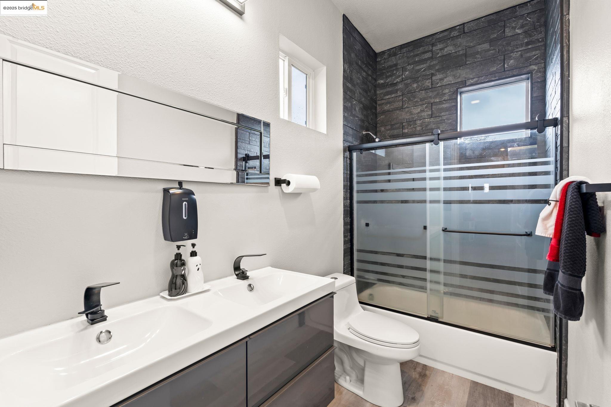 Detail Gallery Image 16 of 23 For 3136 Florida Ave, Richmond,  CA 94804 - 4 Beds | 2/1 Baths