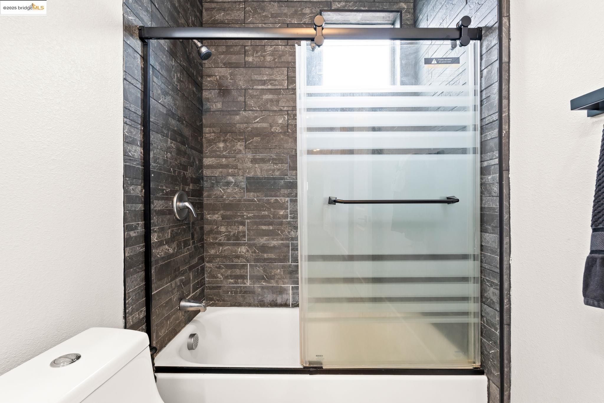 Detail Gallery Image 17 of 23 For 3136 Florida Ave, Richmond,  CA 94804 - 4 Beds | 2/1 Baths