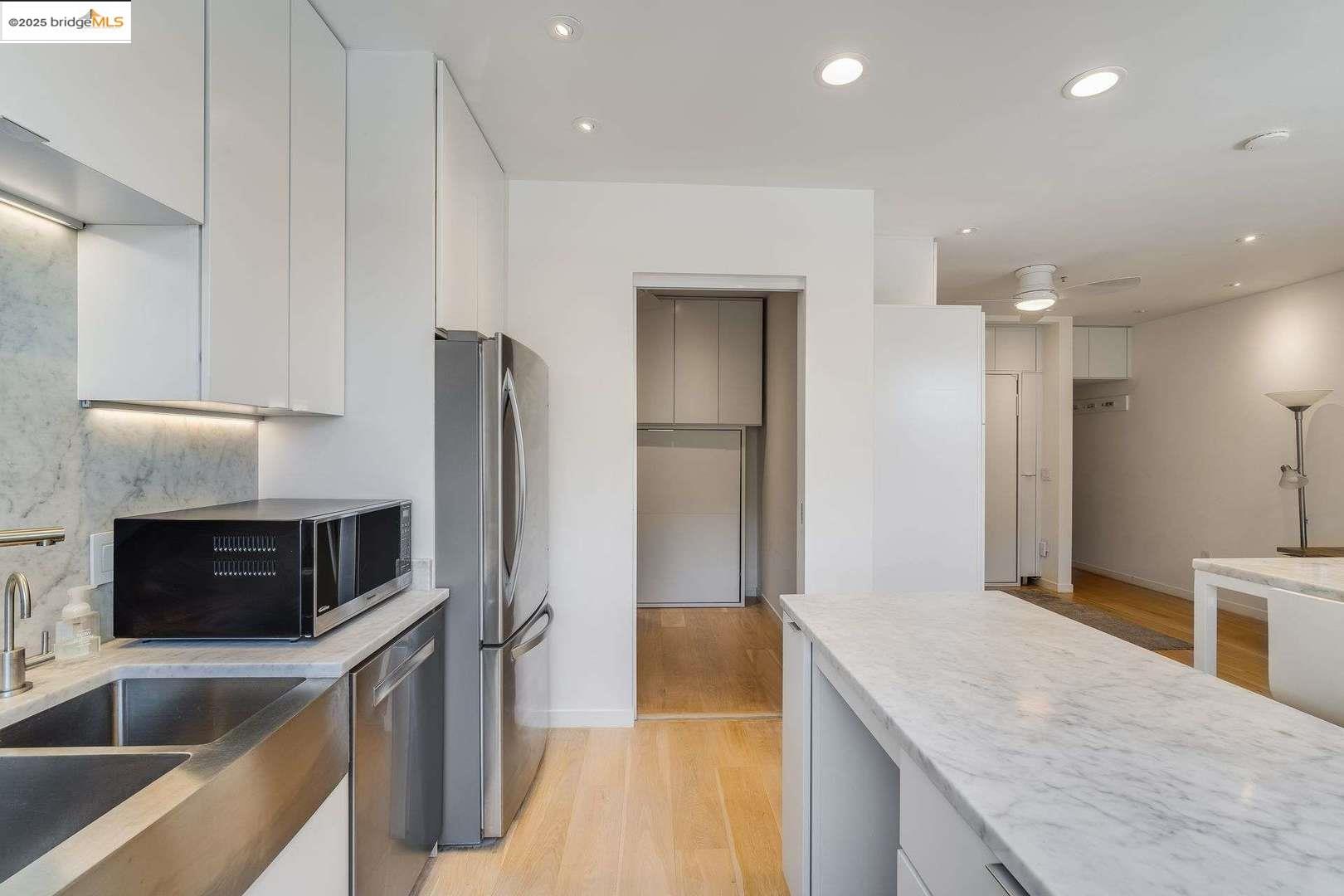 Detail Gallery Image 5 of 25 For 1849 Shattuck Ave #201,  Berkeley,  CA 94709 - 1 Beds | 1 Baths
