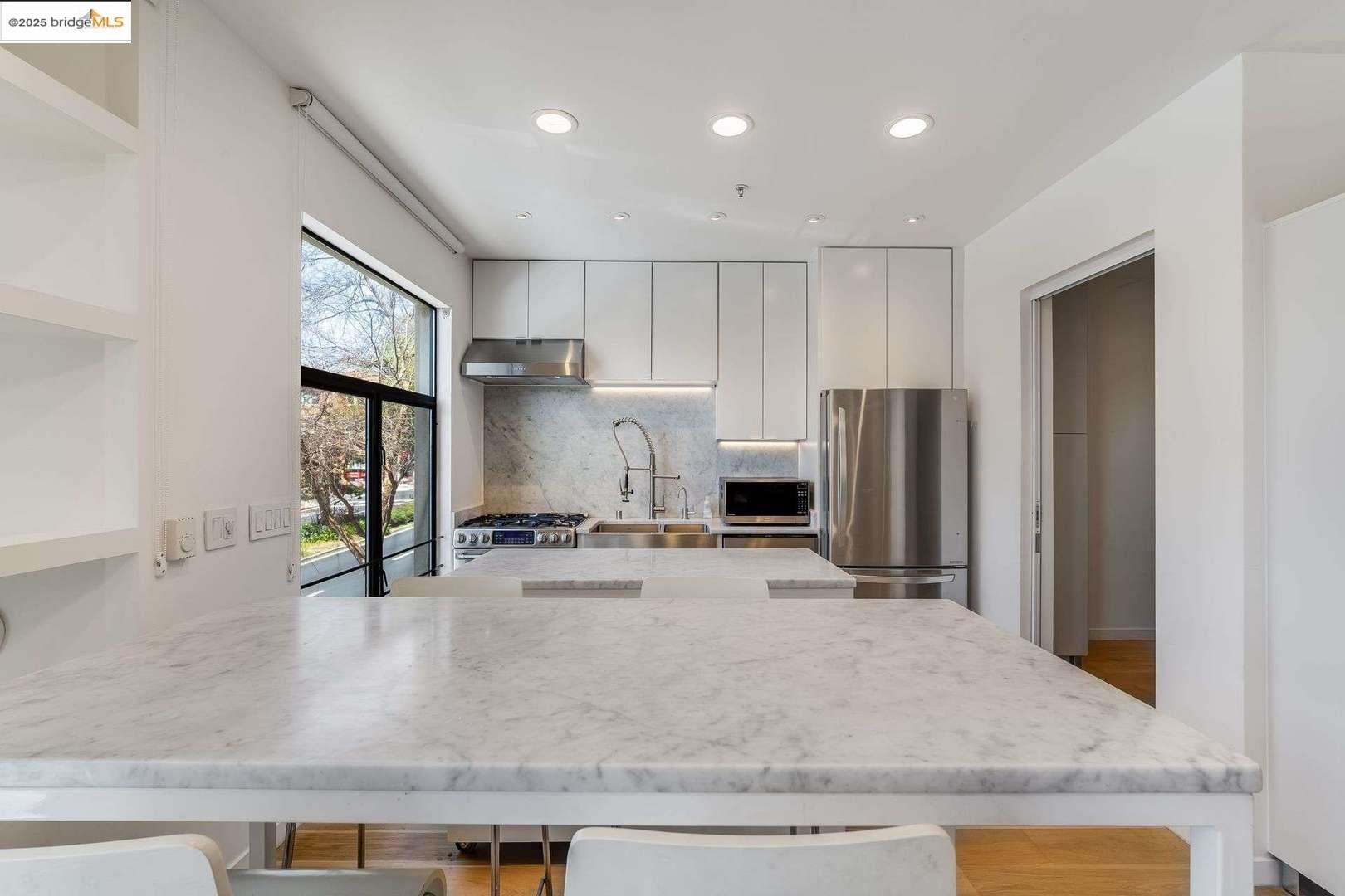 Detail Gallery Image 7 of 25 For 1849 Shattuck Ave #201,  Berkeley,  CA 94709 - 1 Beds | 1 Baths