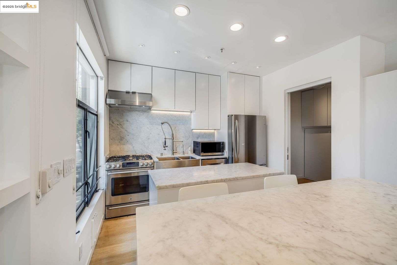 Detail Gallery Image 9 of 25 For 1849 Shattuck Ave #201,  Berkeley,  CA 94709 - 1 Beds | 1 Baths