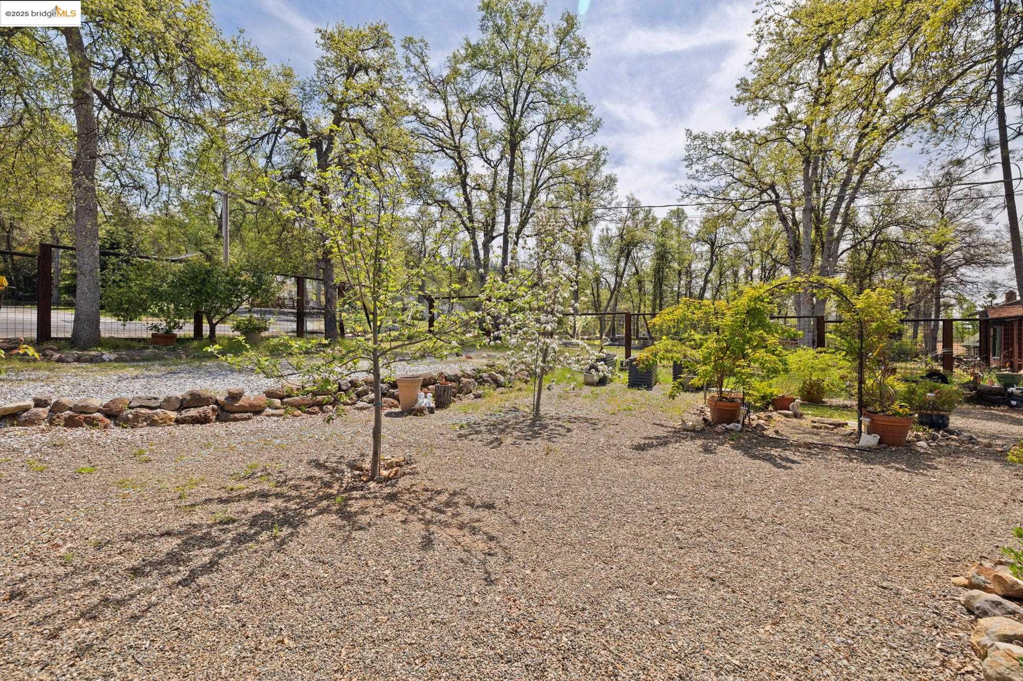 Detail Gallery Image 2 of 28 For 20780 Willow Springs Dr, Soulsbyville,  CA 95372 - 4 Beds | 2 Baths